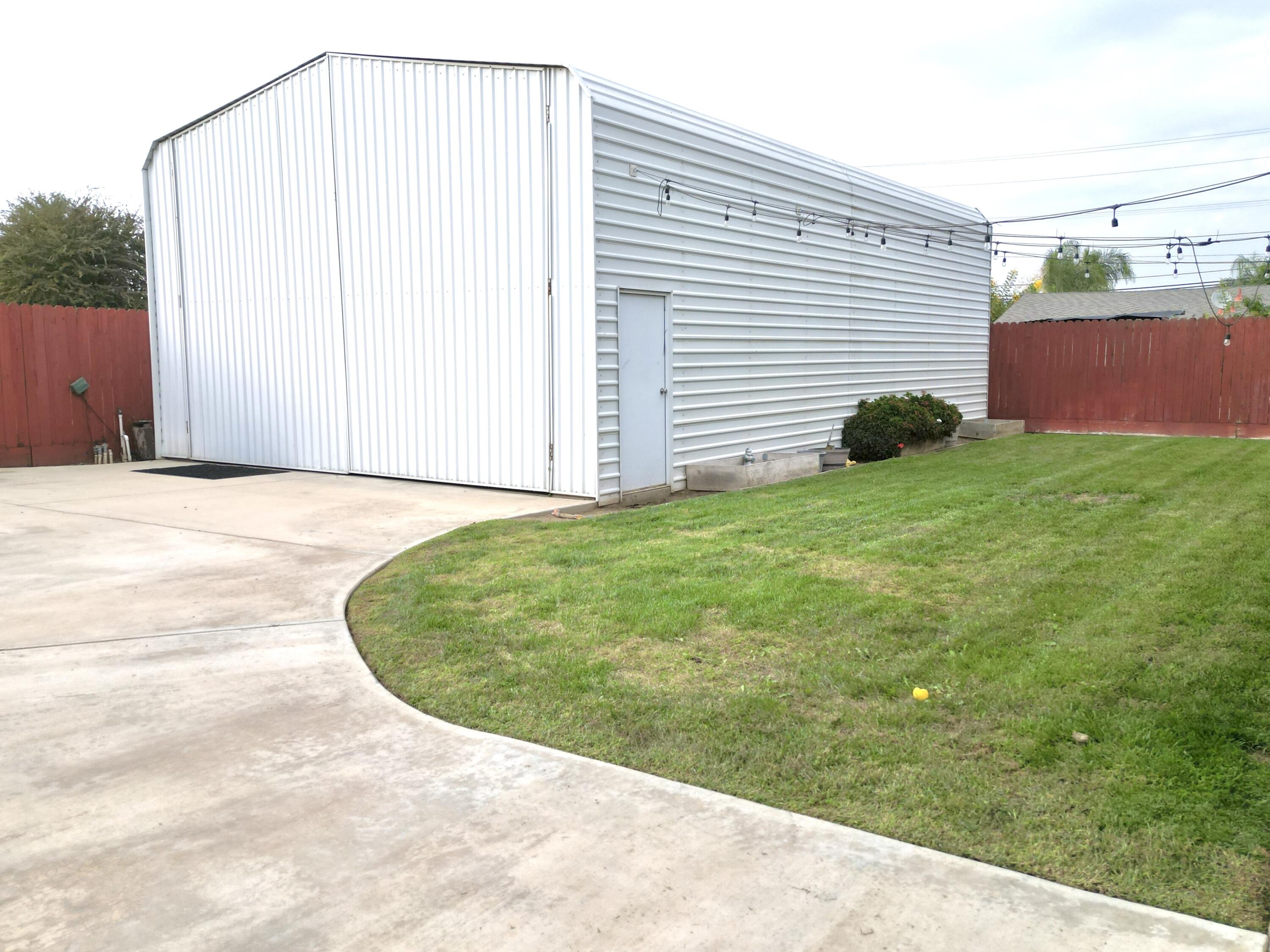 1761 N Wilson Pl, Porterville, CA 93257