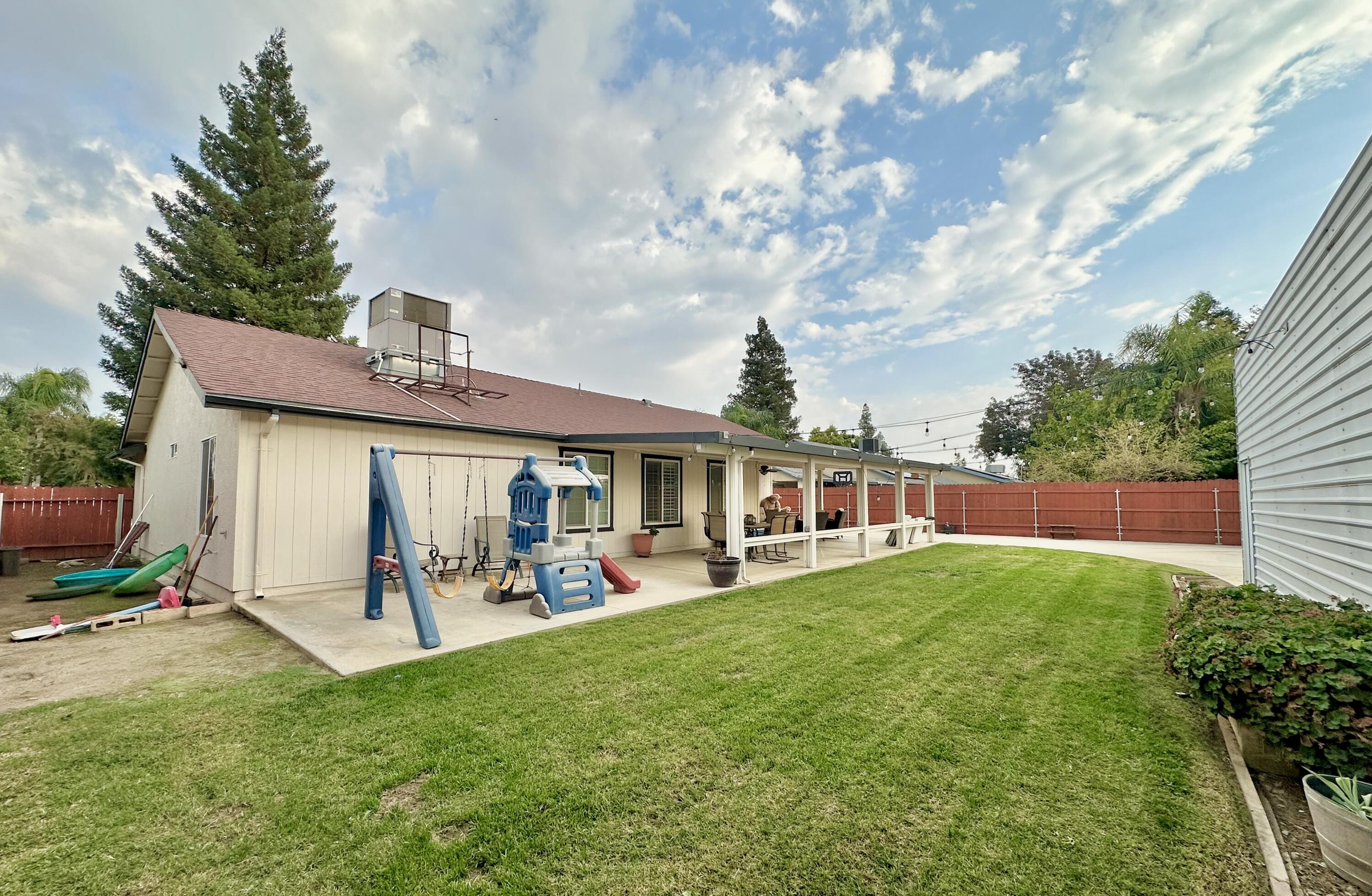1761 N Wilson Pl, Porterville, CA 93257