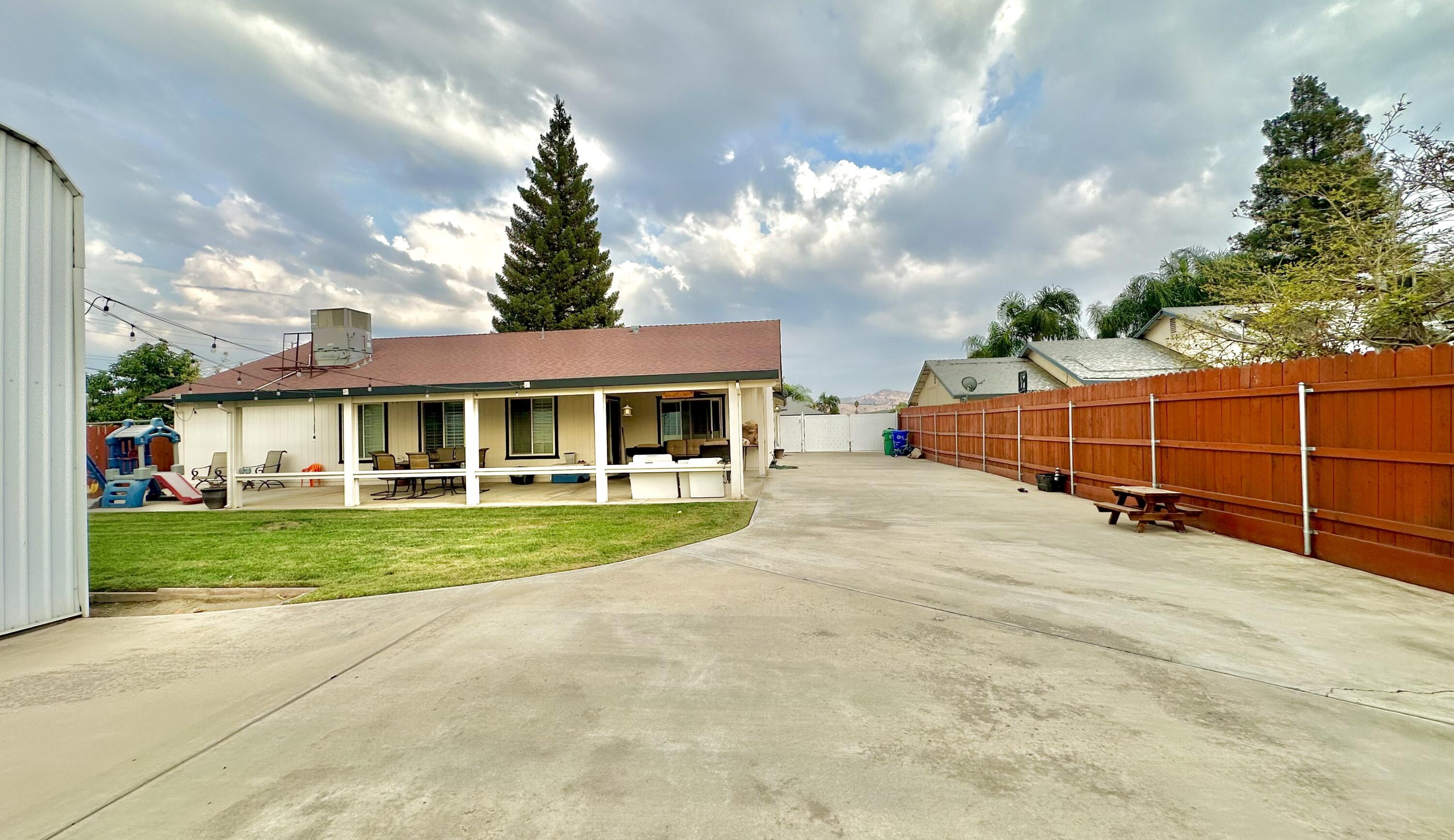 1761 N Wilson Pl, Porterville, CA 93257