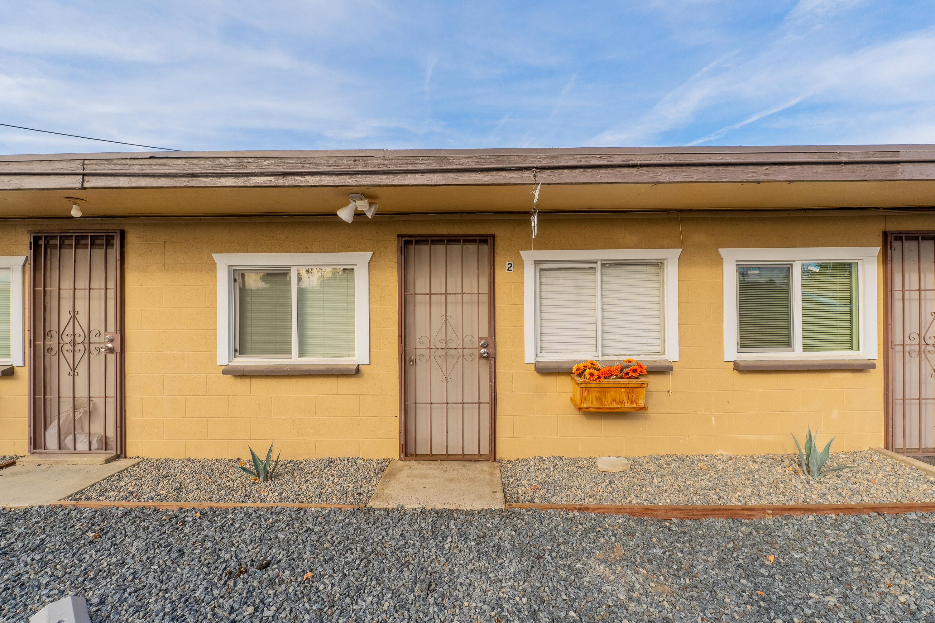 858 S S Valencia Blvd, Woodlake, CA 93286