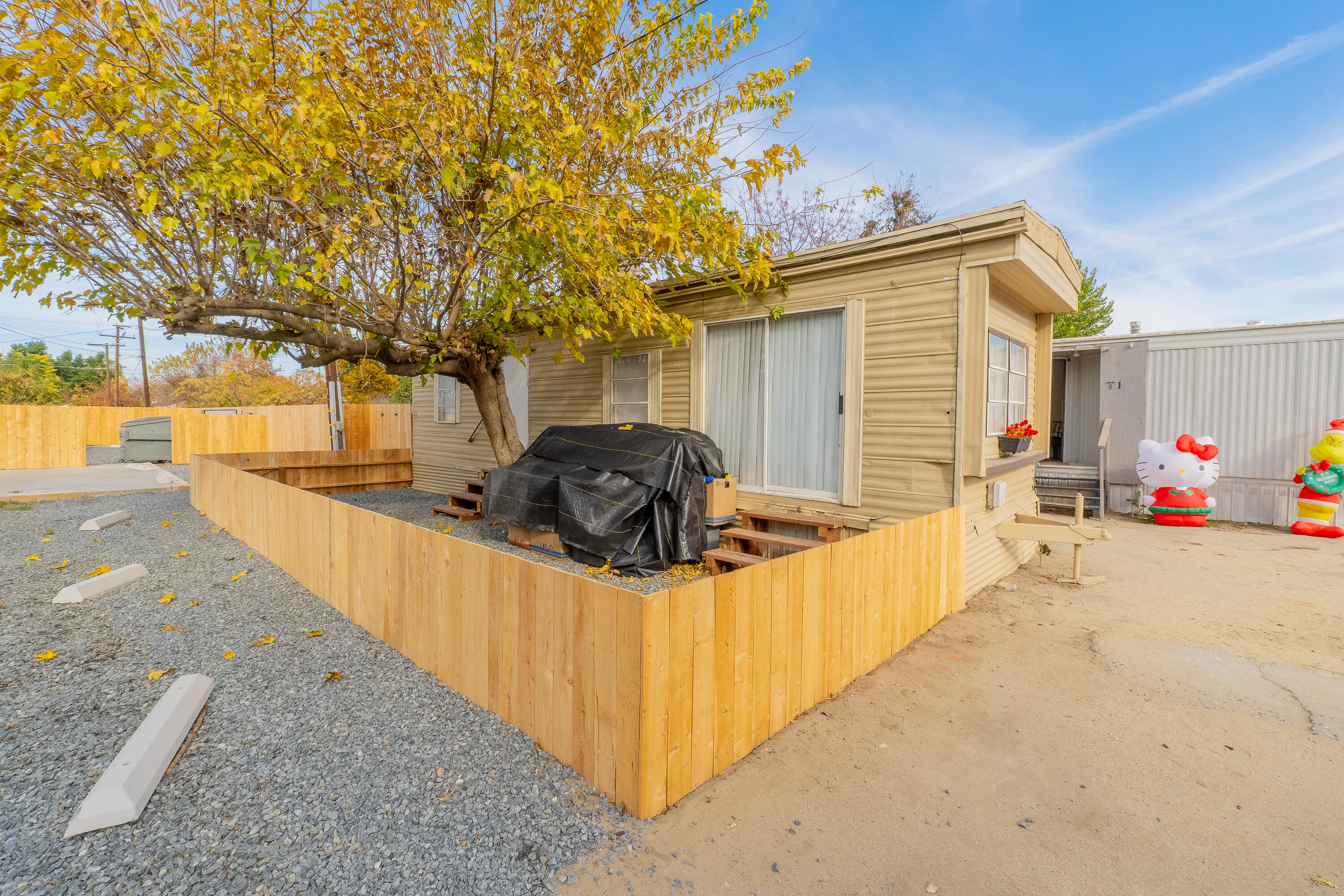 858 S S Valencia Blvd, Woodlake, CA 93286