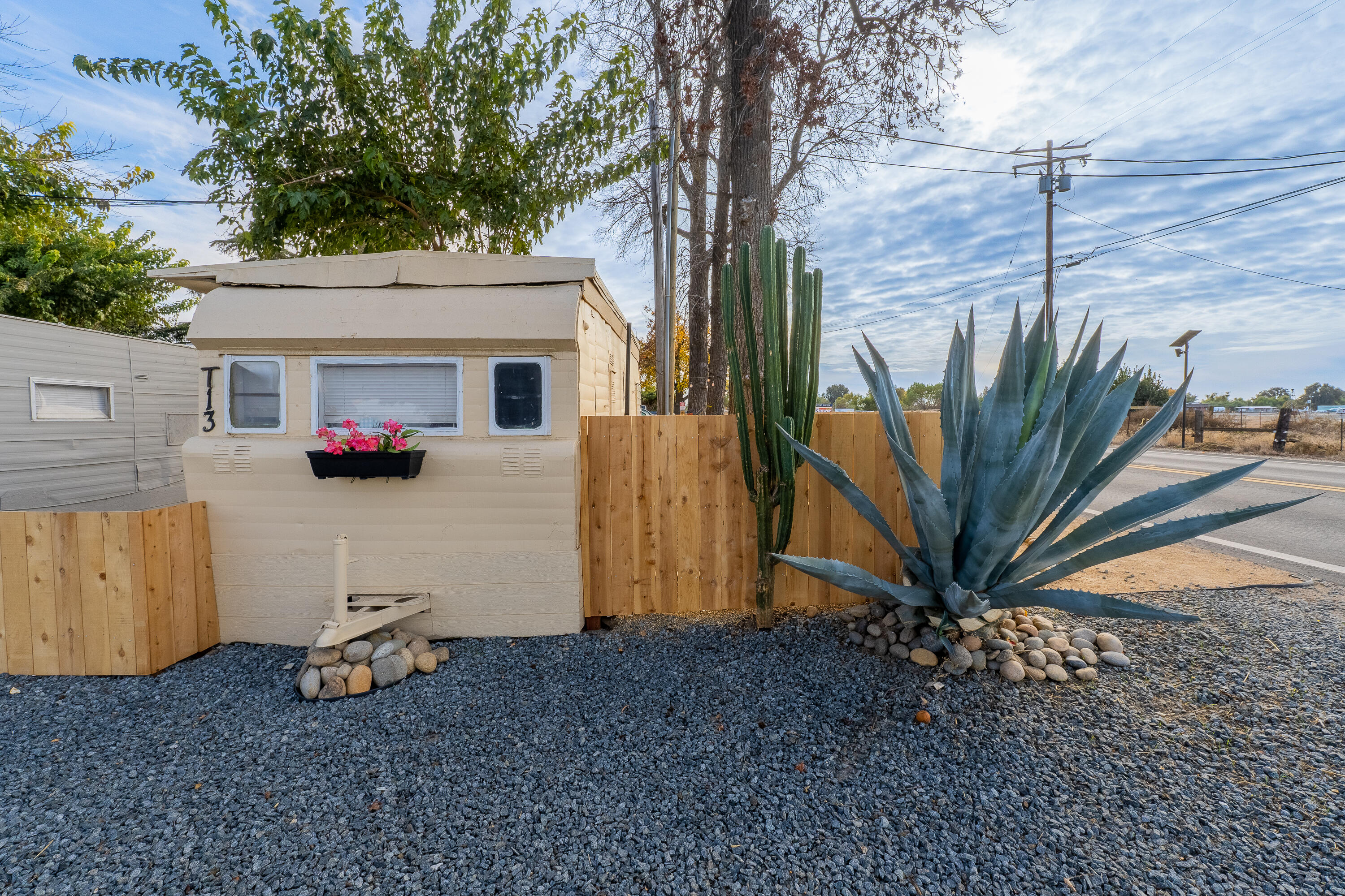 858 S S Valencia Blvd, Woodlake, CA 93286