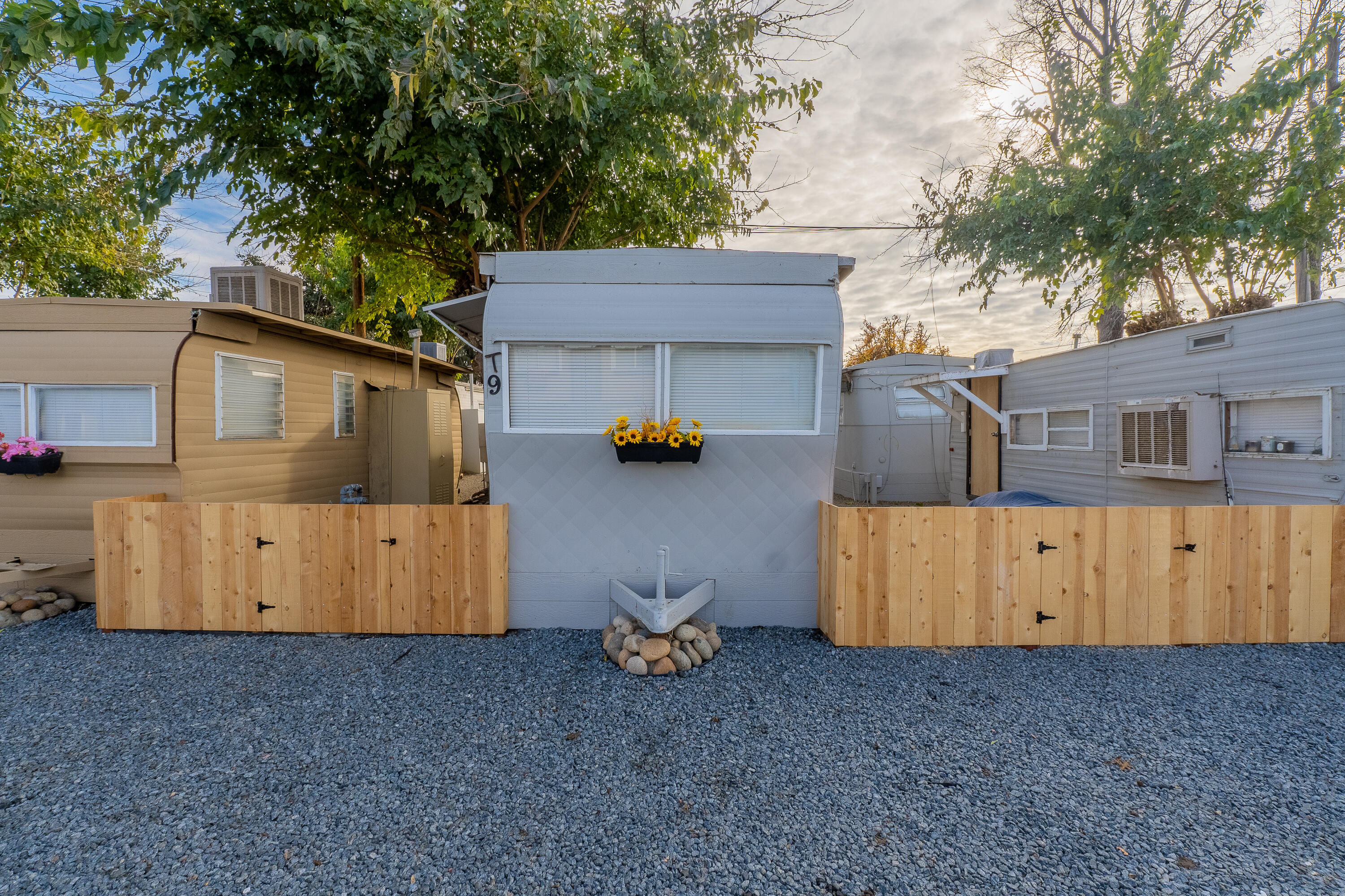 858 S S Valencia Blvd, Woodlake, CA 93286