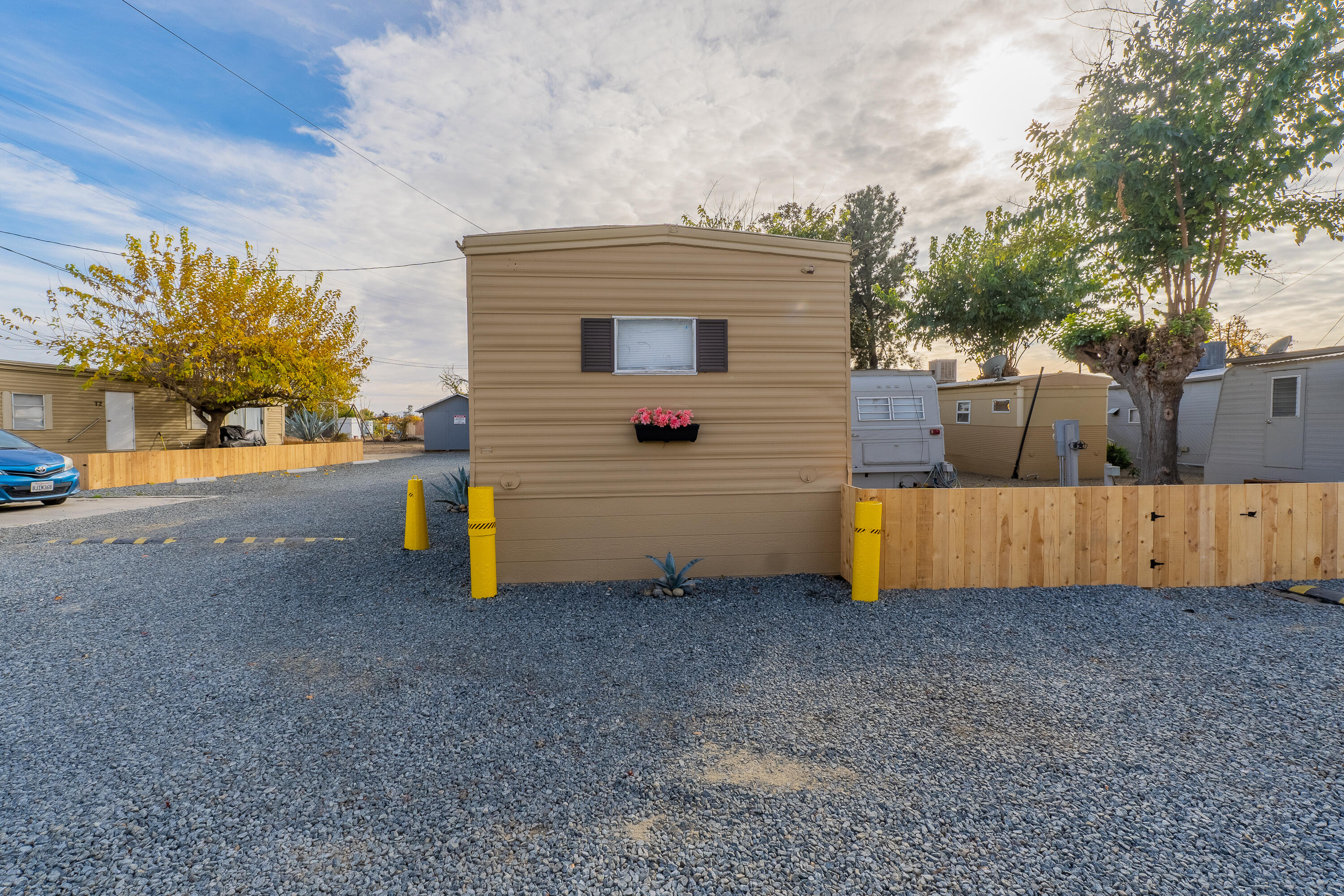 858 S S Valencia Blvd, Woodlake, CA 93286