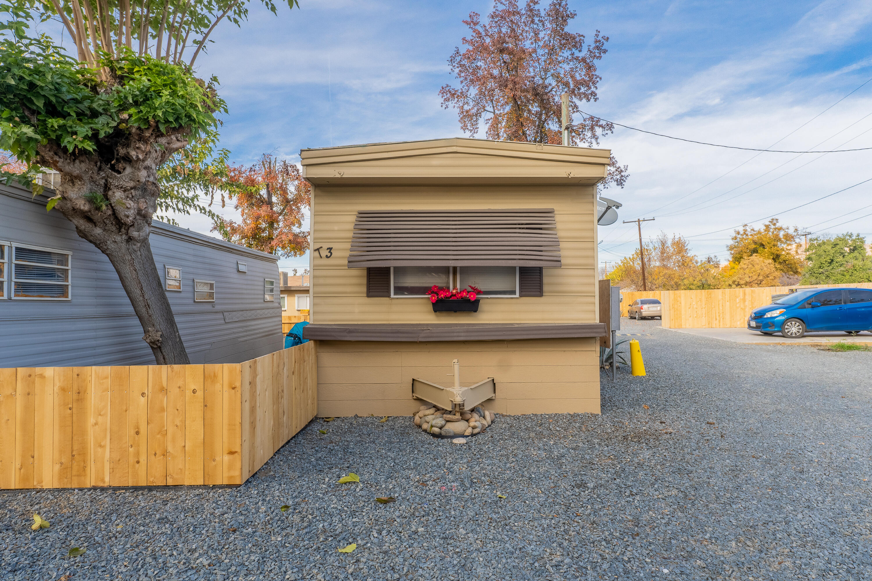 858 S S Valencia Blvd, Woodlake, CA 93286