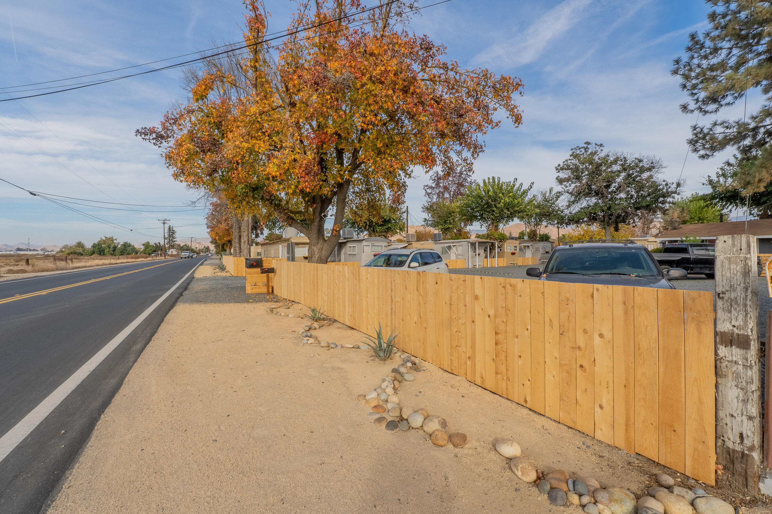 858 S S Valencia Blvd, Woodlake, CA 93286