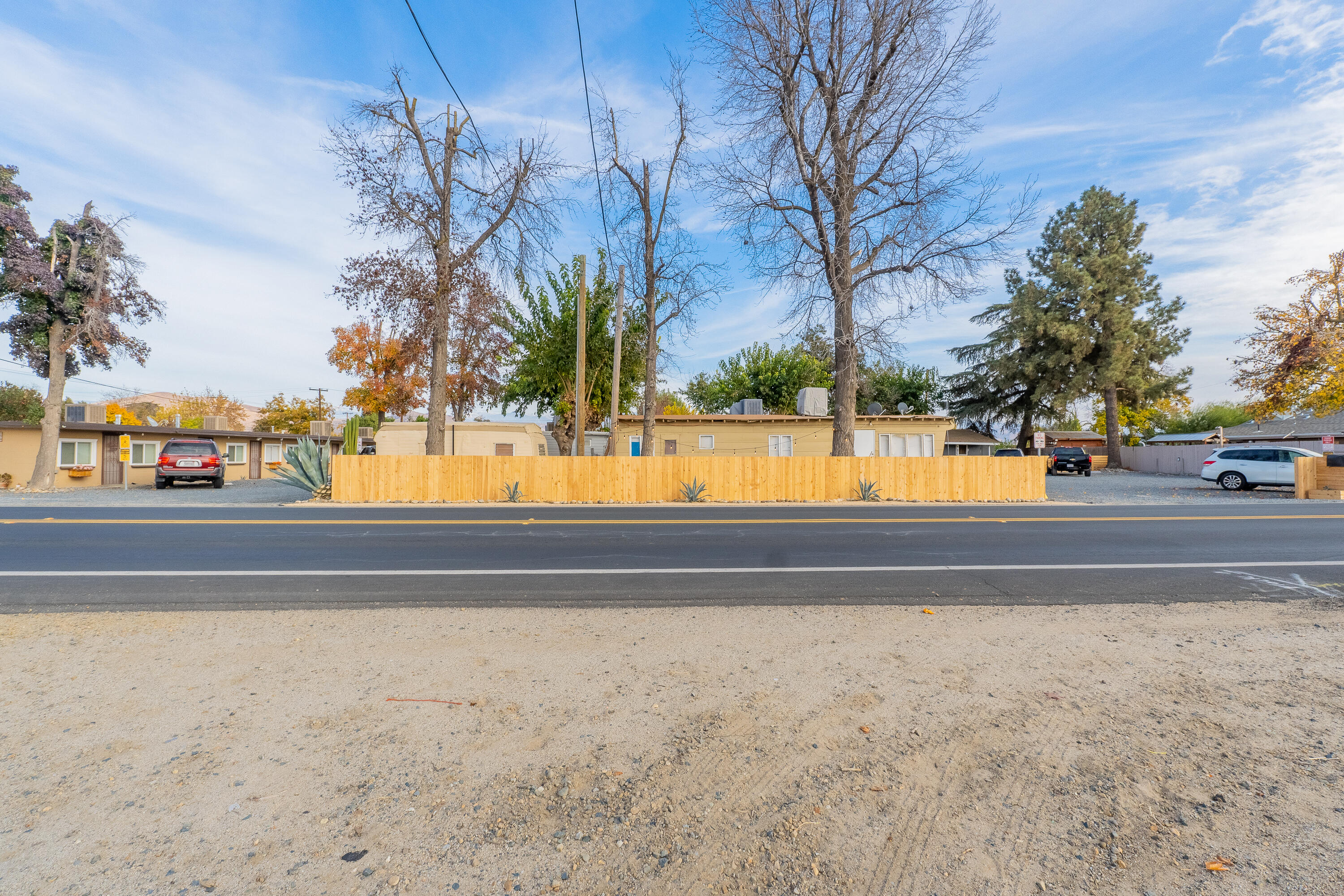 858 S S Valencia Blvd, Woodlake, CA 93286