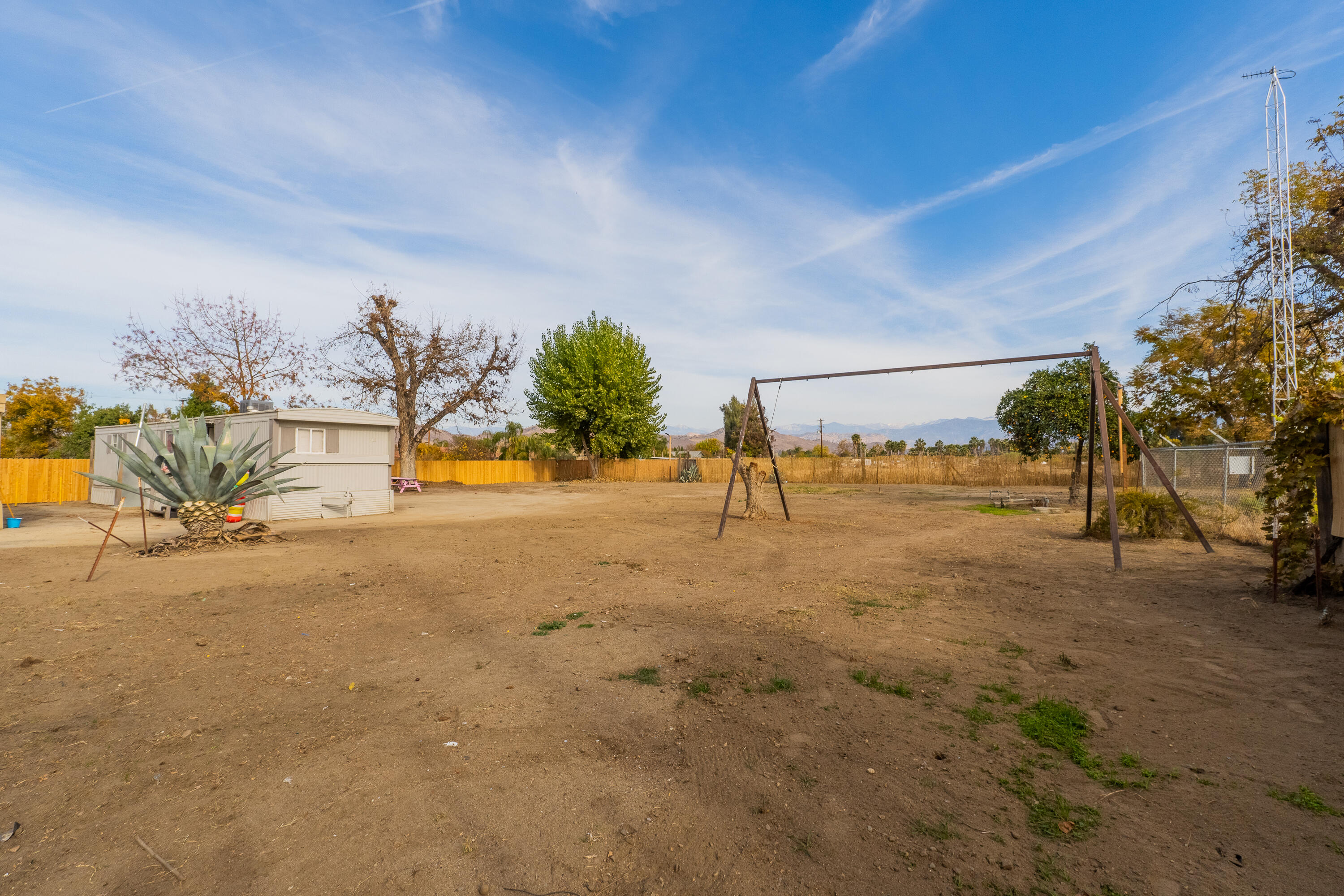 858 S S Valencia Blvd, Woodlake, CA 93286