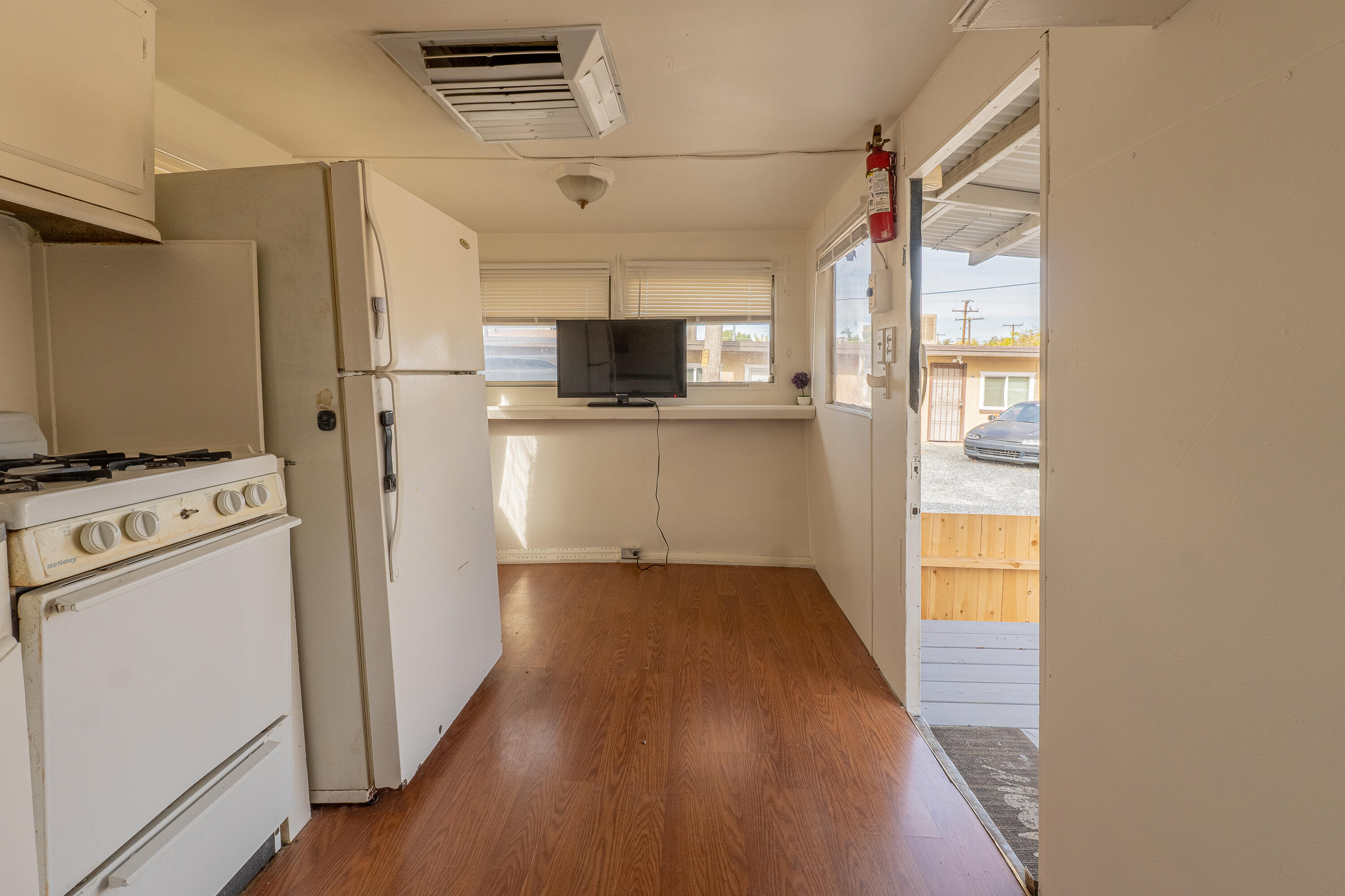 858 S S Valencia Blvd, Woodlake, CA 93286