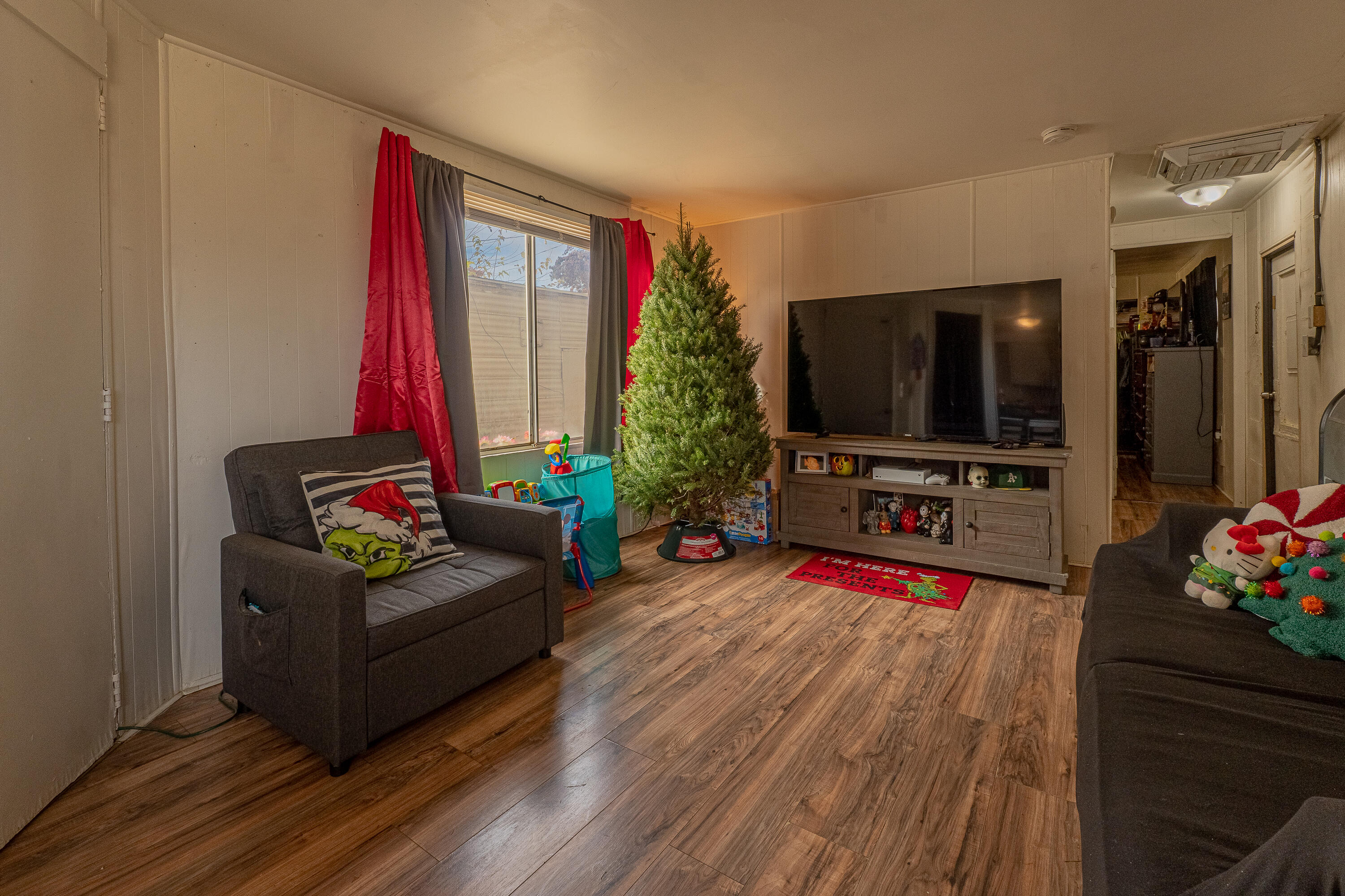 858 S S Valencia Blvd, Woodlake, CA 93286