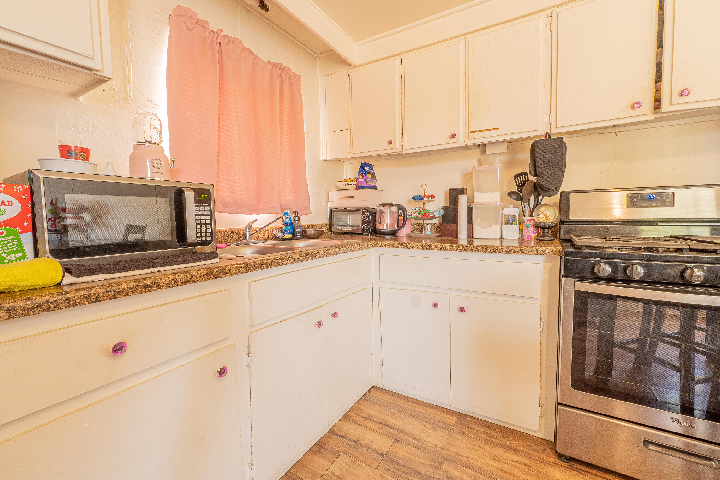 858 S S Valencia Blvd, Woodlake, CA 93286