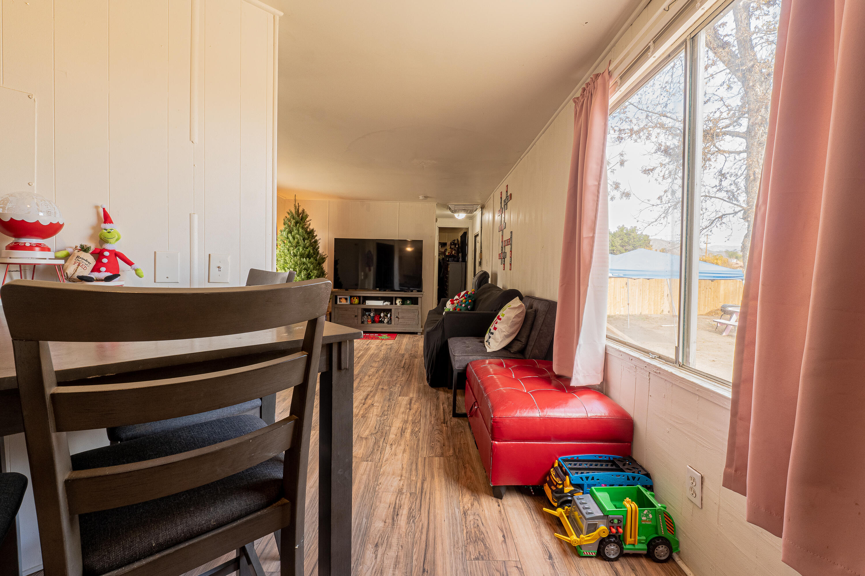 858 S S Valencia Blvd, Woodlake, CA 93286