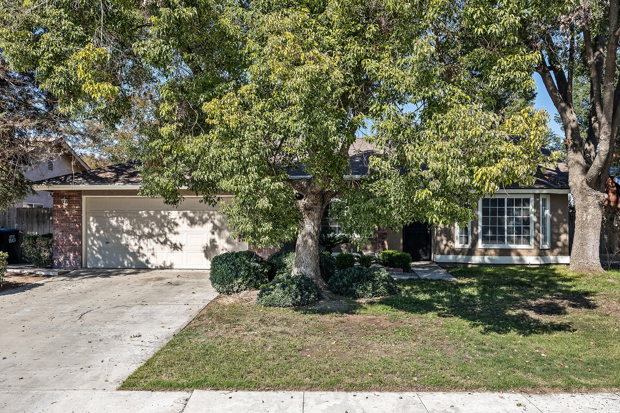5946 W Howard Ct, Visalia, CA 93277