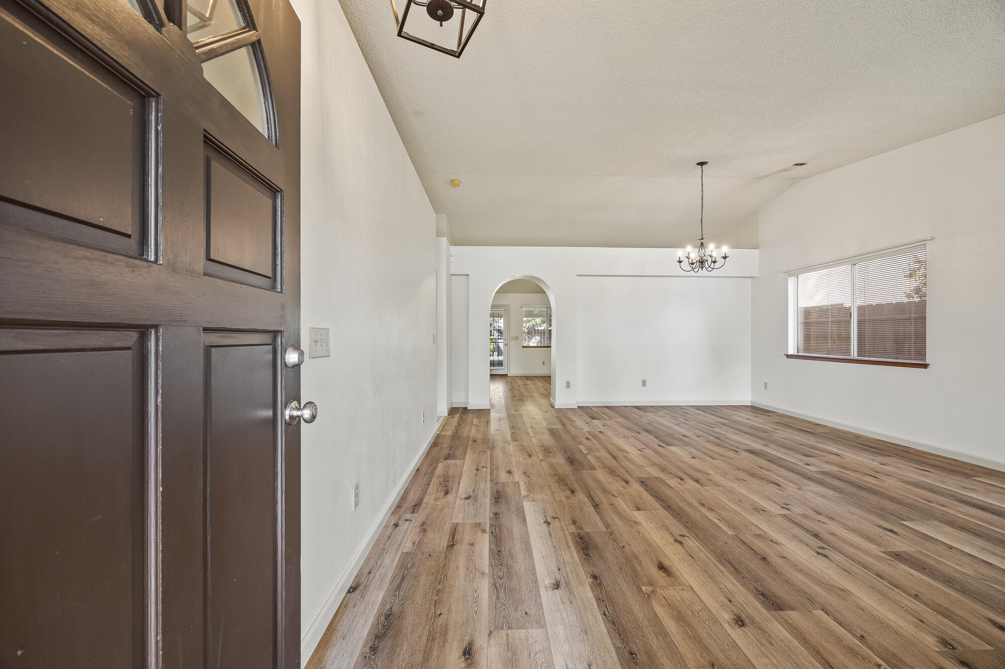 5946 W Howard Ct, Visalia, CA 93277