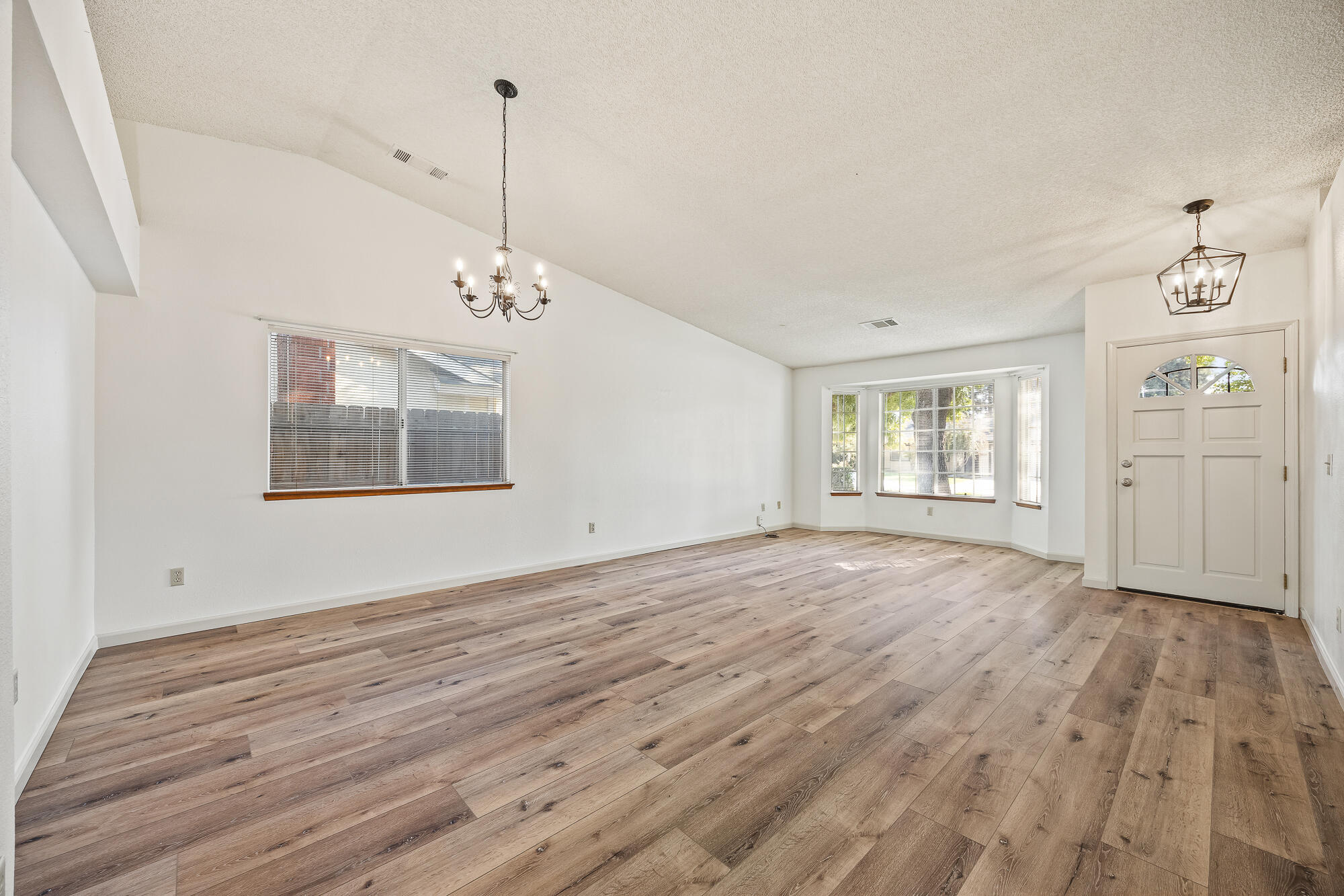 5946 W Howard Ct, Visalia, CA 93277