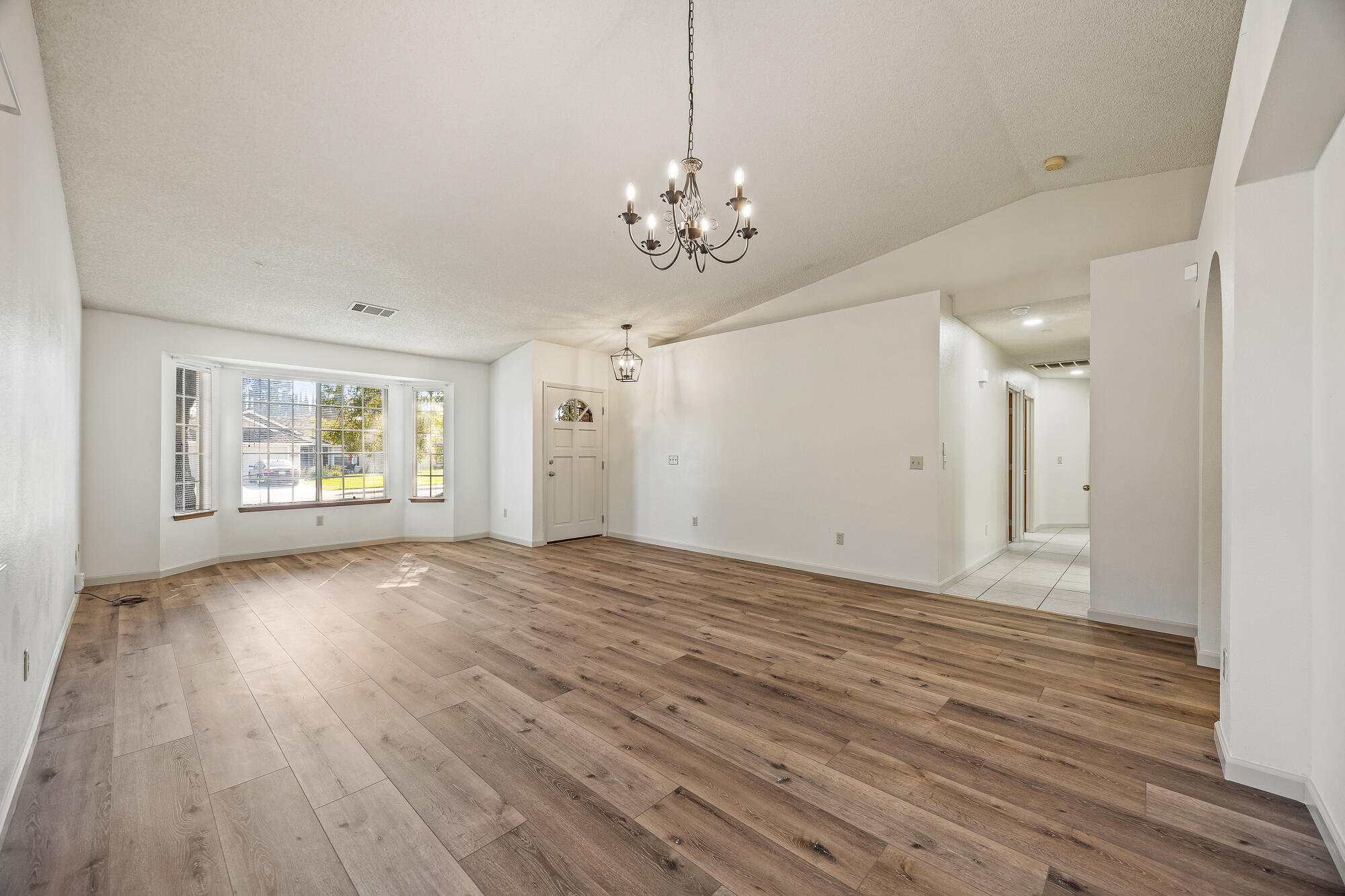 5946 W Howard Ct, Visalia, CA 93277