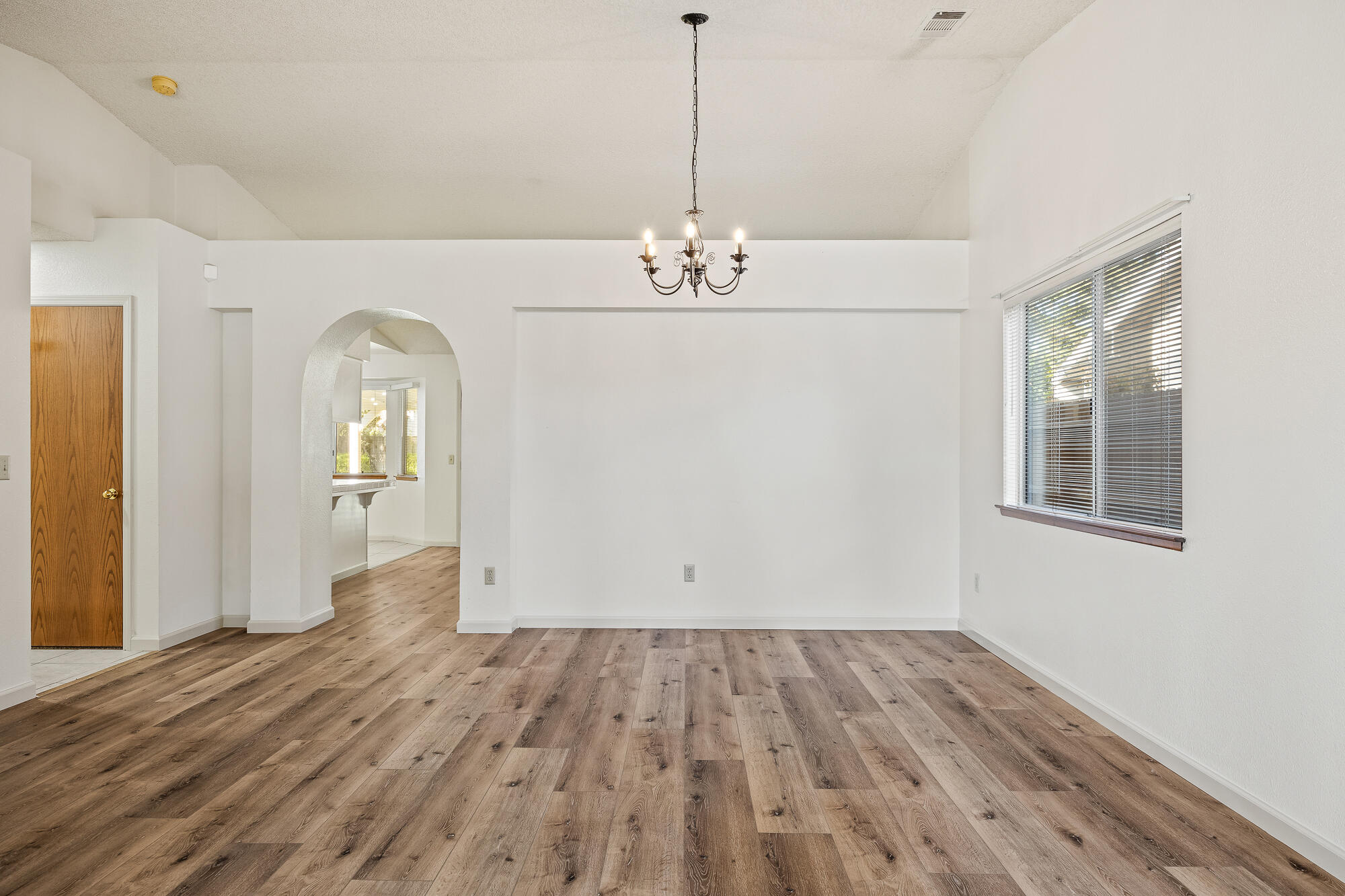 5946 W Howard Ct, Visalia, CA 93277