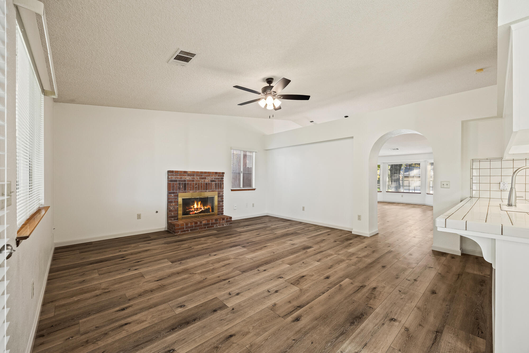 5946 W Howard Ct, Visalia, CA 93277