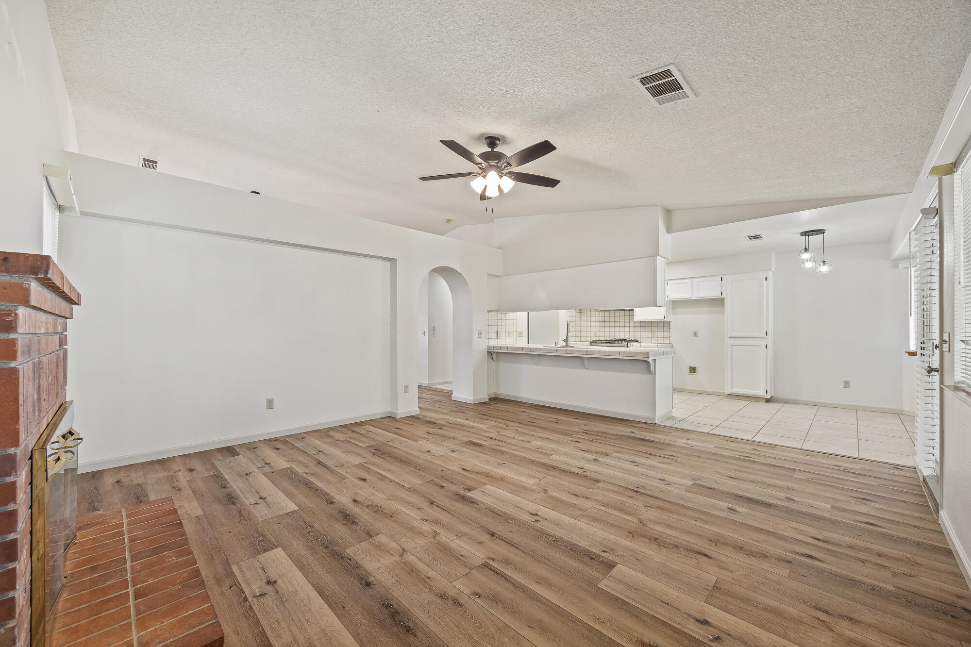 5946 W Howard Ct, Visalia, CA 93277