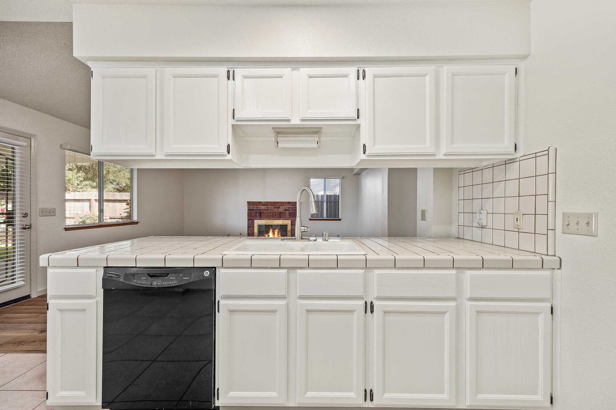 5946 W Howard Ct, Visalia, CA 93277