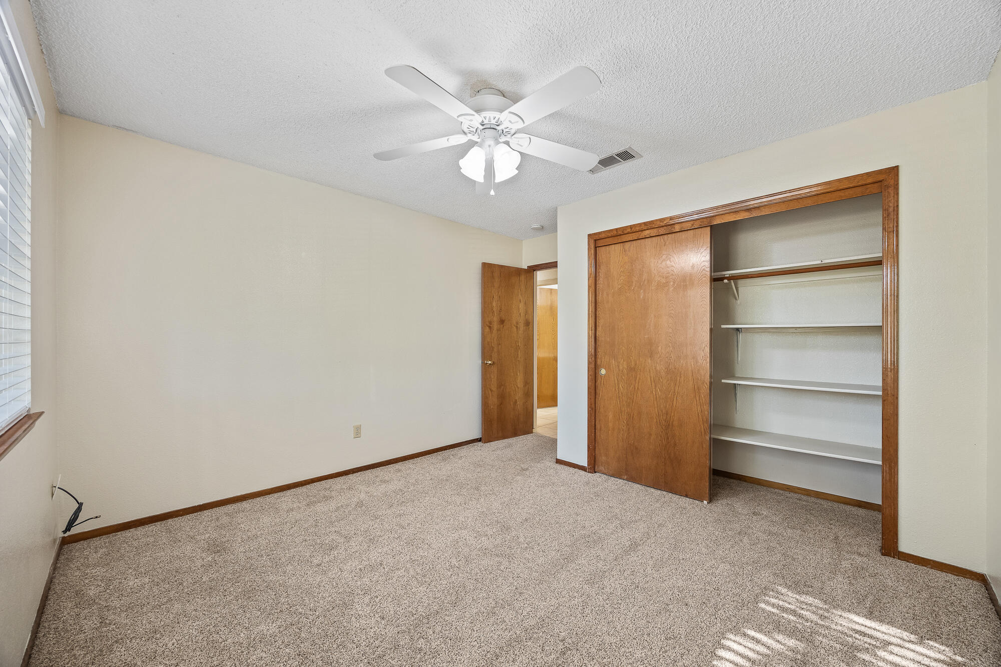 5946 W Howard Ct, Visalia, CA 93277