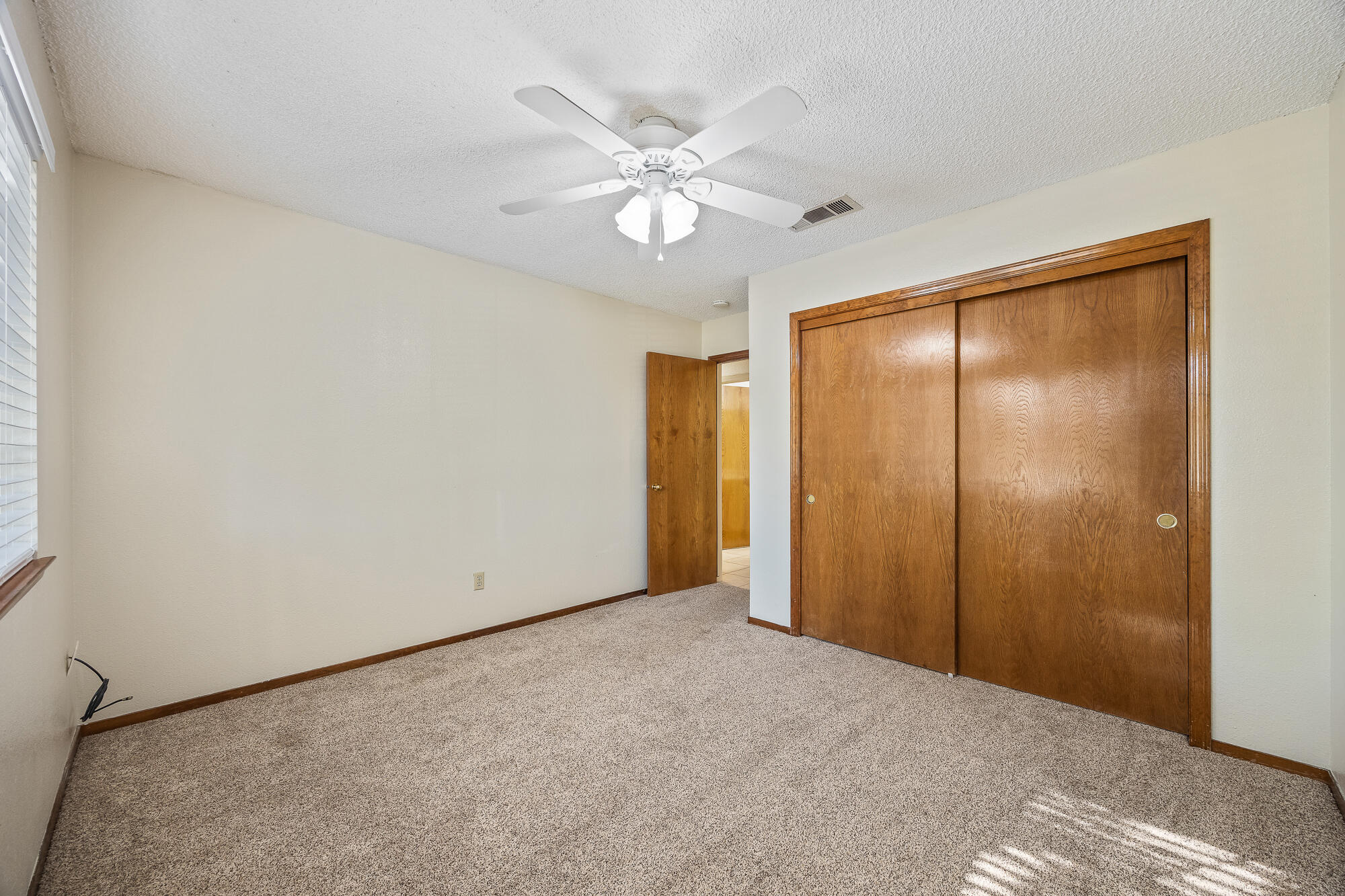 5946 W Howard Ct, Visalia, CA 93277