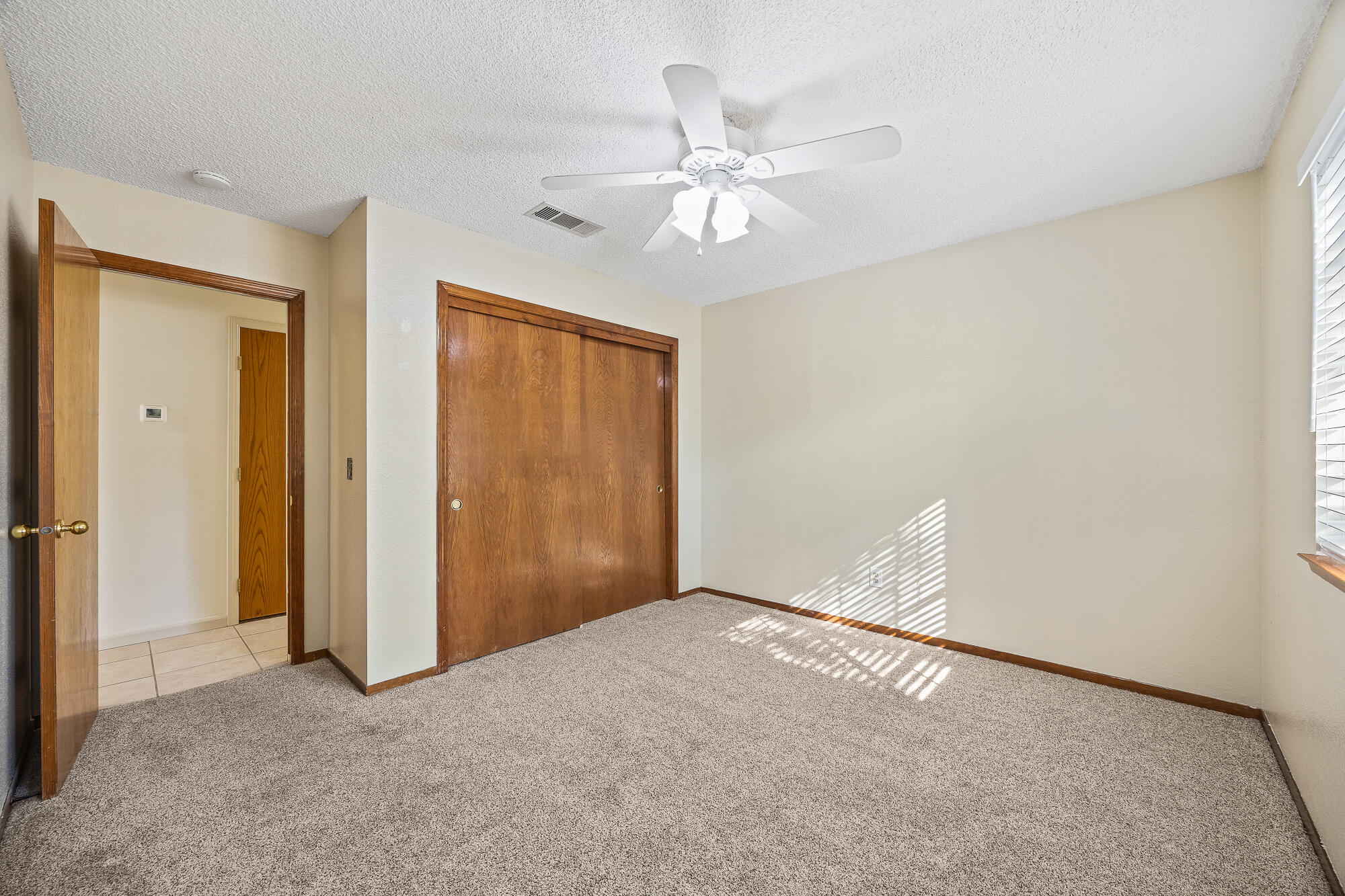 5946 W Howard Ct, Visalia, CA 93277