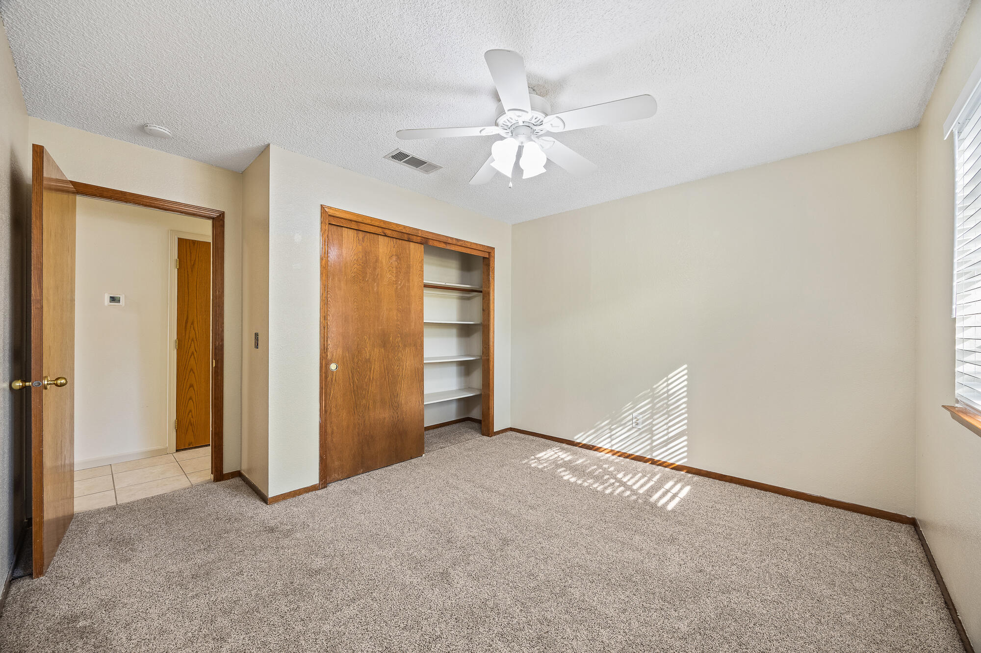 5946 W Howard Ct, Visalia, CA 93277