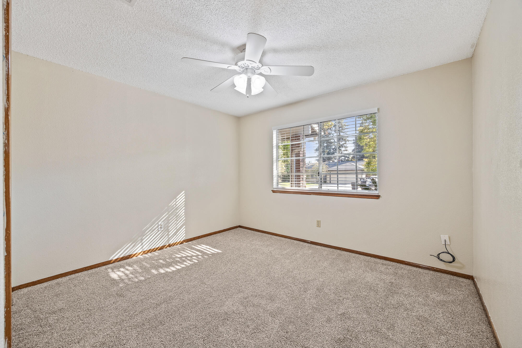 5946 W Howard Ct, Visalia, CA 93277