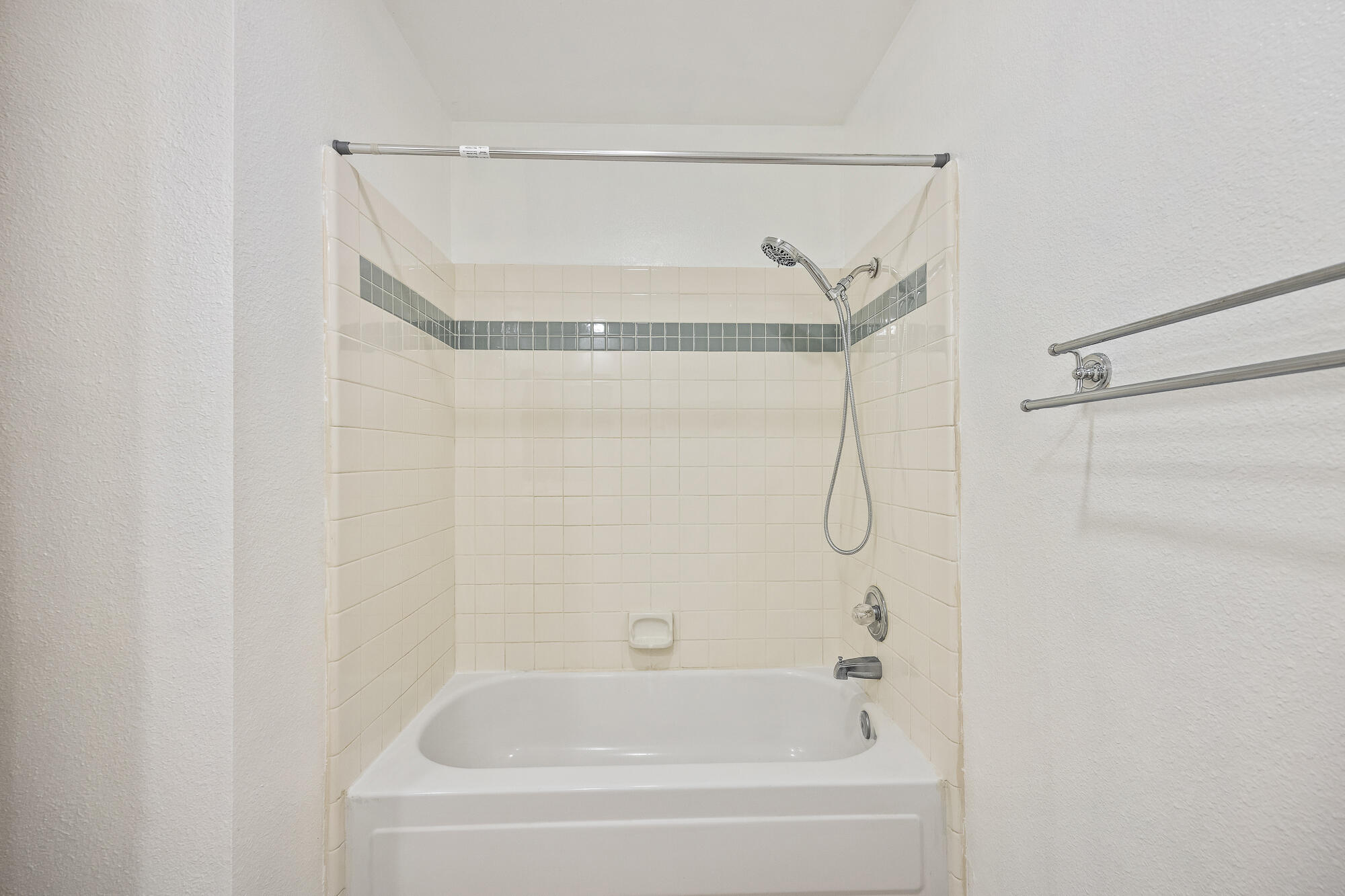 5946 W Howard Ct, Visalia, CA 93277