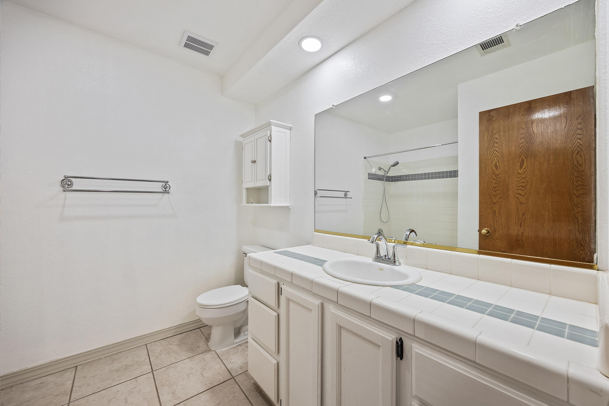 5946 W Howard Ct, Visalia, CA 93277