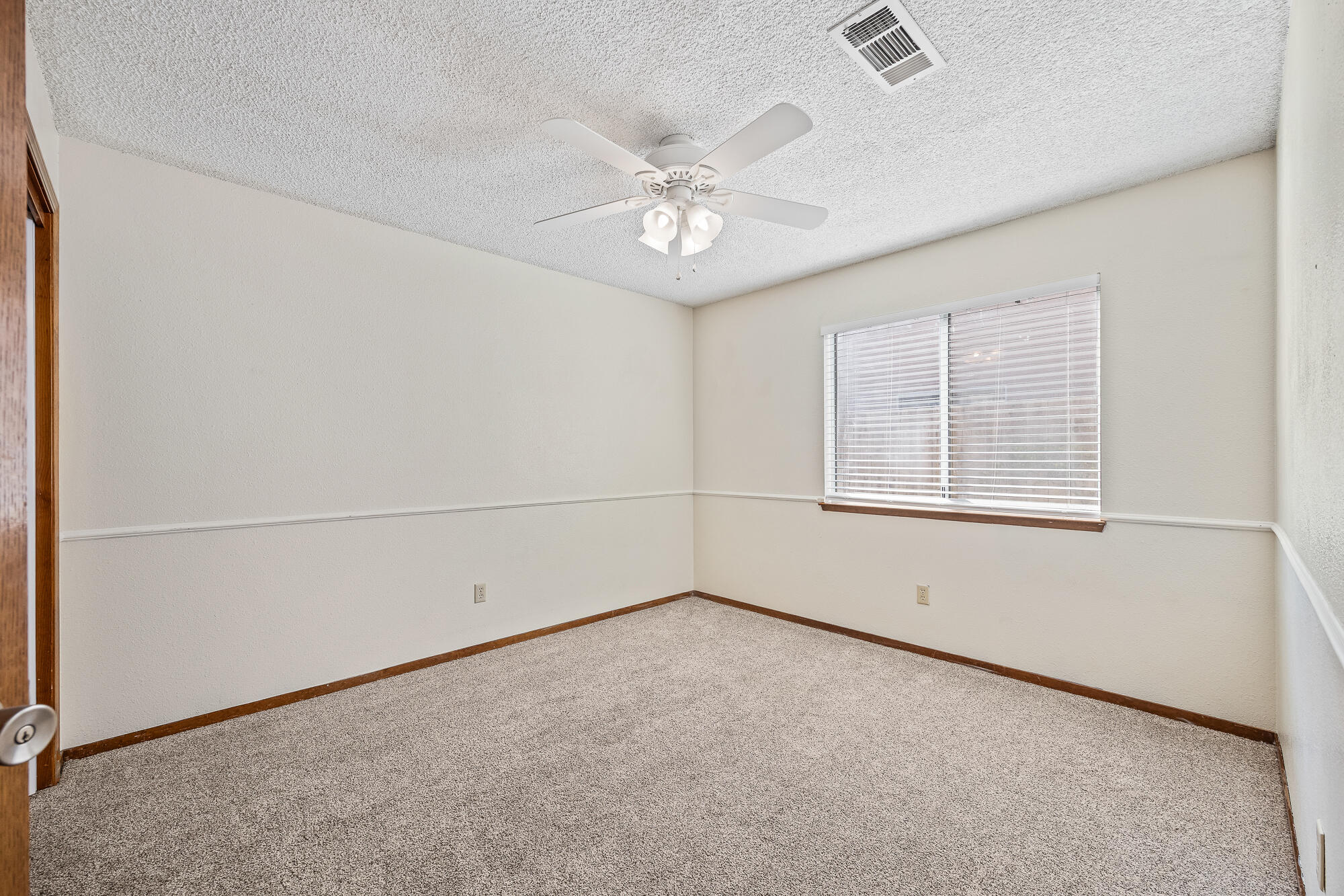 5946 W Howard Ct, Visalia, CA 93277