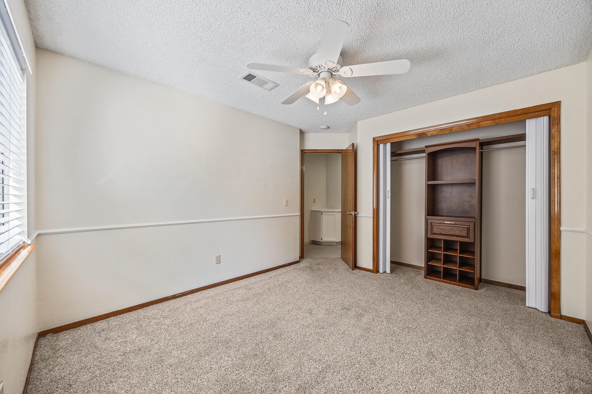 5946 W Howard Ct, Visalia, CA 93277