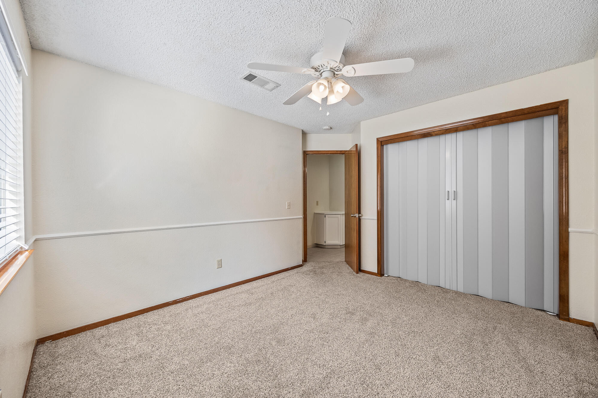 5946 W Howard Ct, Visalia, CA 93277