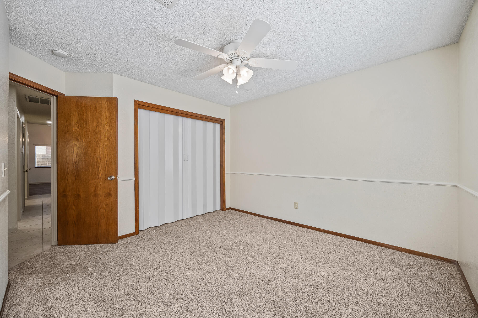 5946 W Howard Ct, Visalia, CA 93277