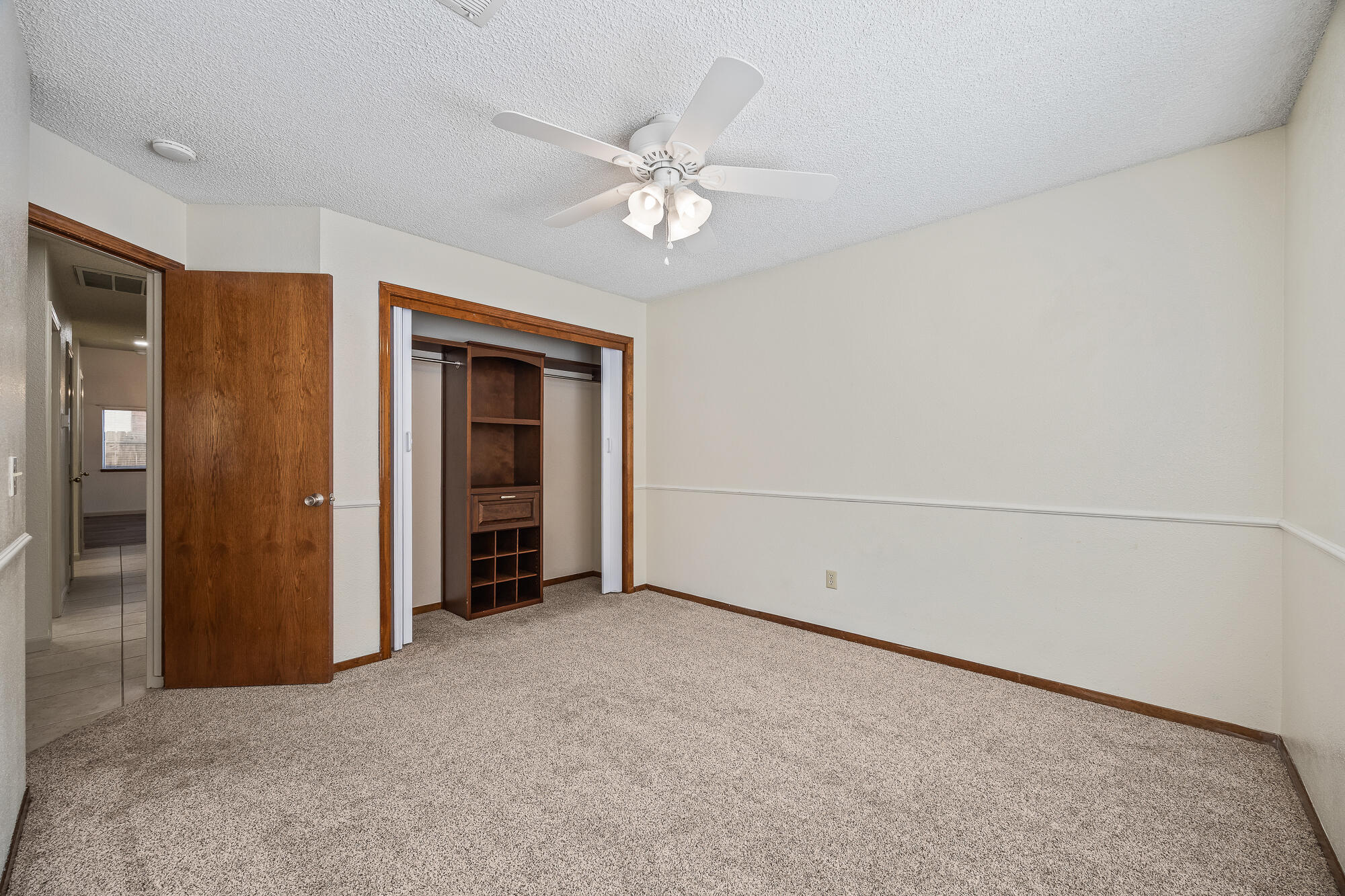 5946 W Howard Ct, Visalia, CA 93277