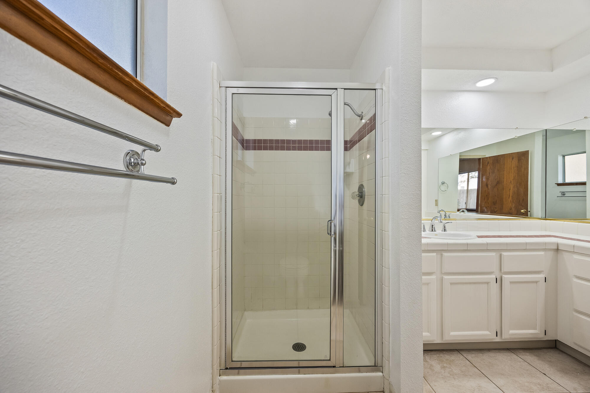 5946 W Howard Ct, Visalia, CA 93277