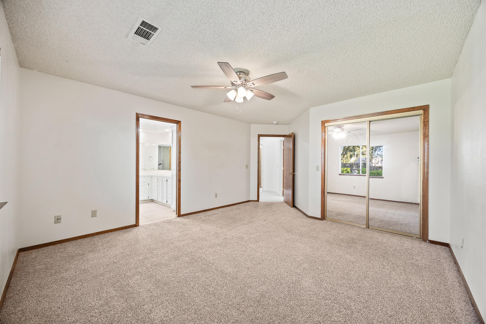 5946 W Howard Ct, Visalia, CA 93277