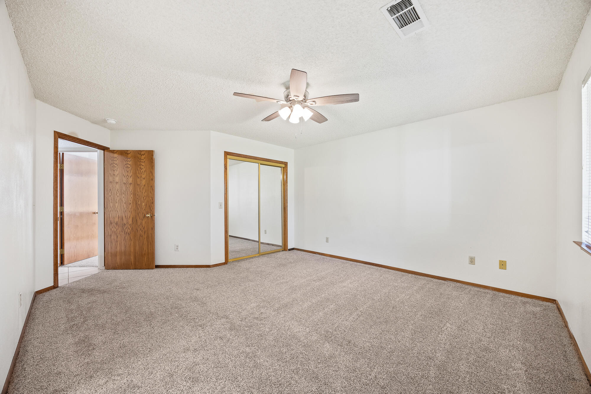 5946 W Howard Ct, Visalia, CA 93277