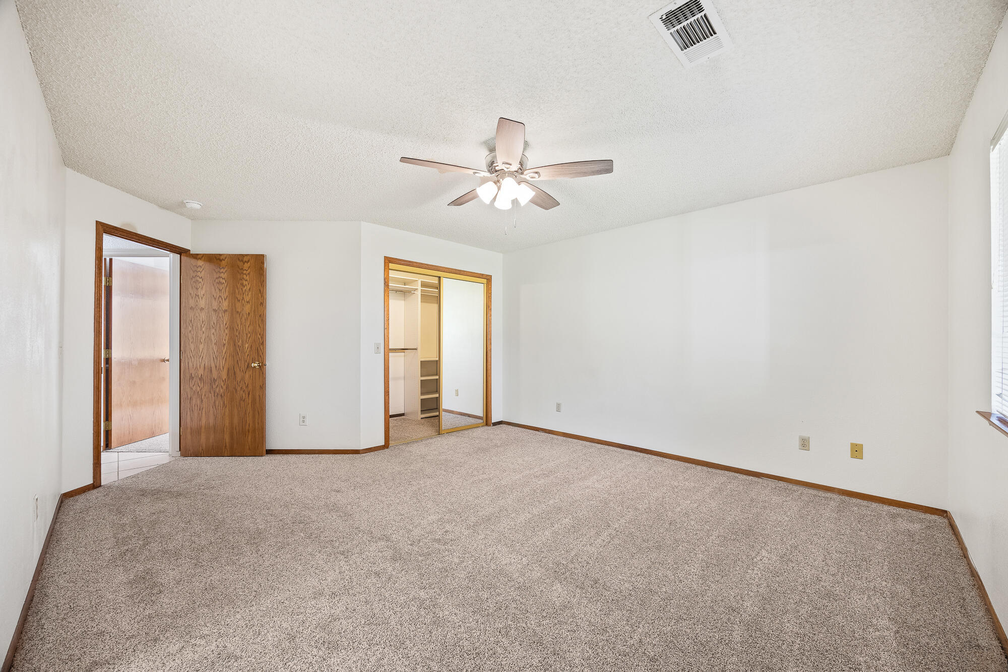 5946 W Howard Ct, Visalia, CA 93277