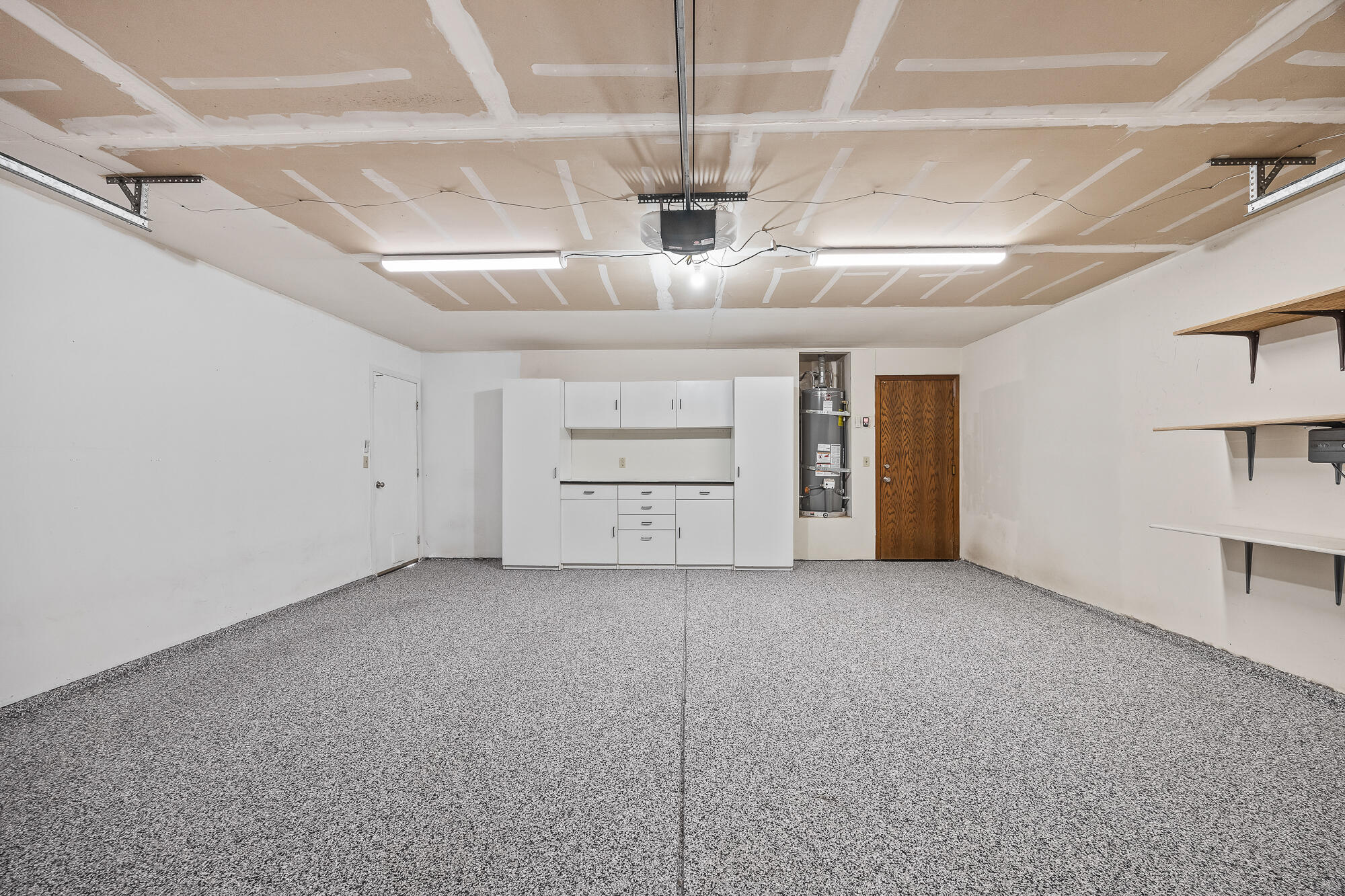 5946 W Howard Ct, Visalia, CA 93277