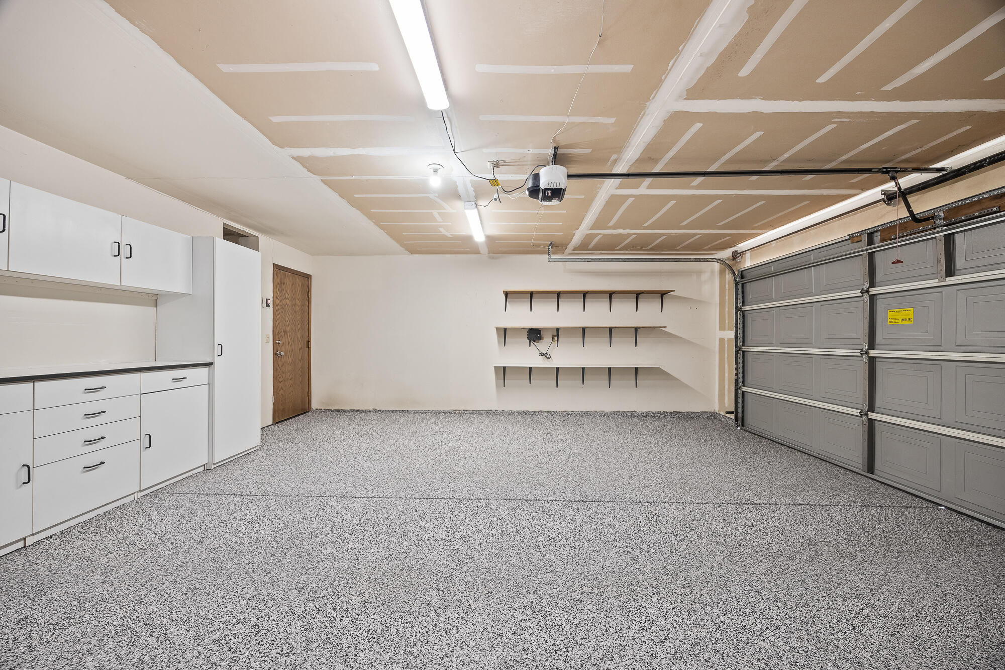 5946 W Howard Ct, Visalia, CA 93277