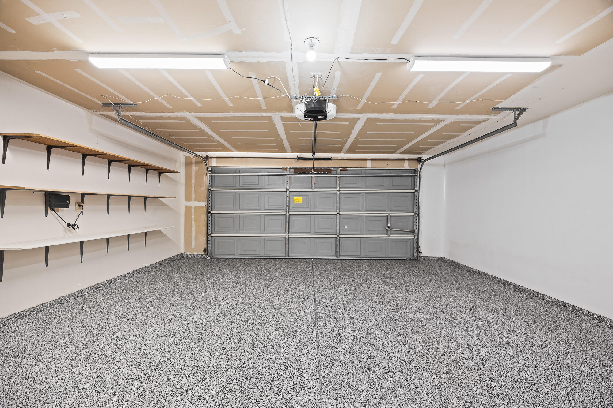 5946 W Howard Ct, Visalia, CA 93277