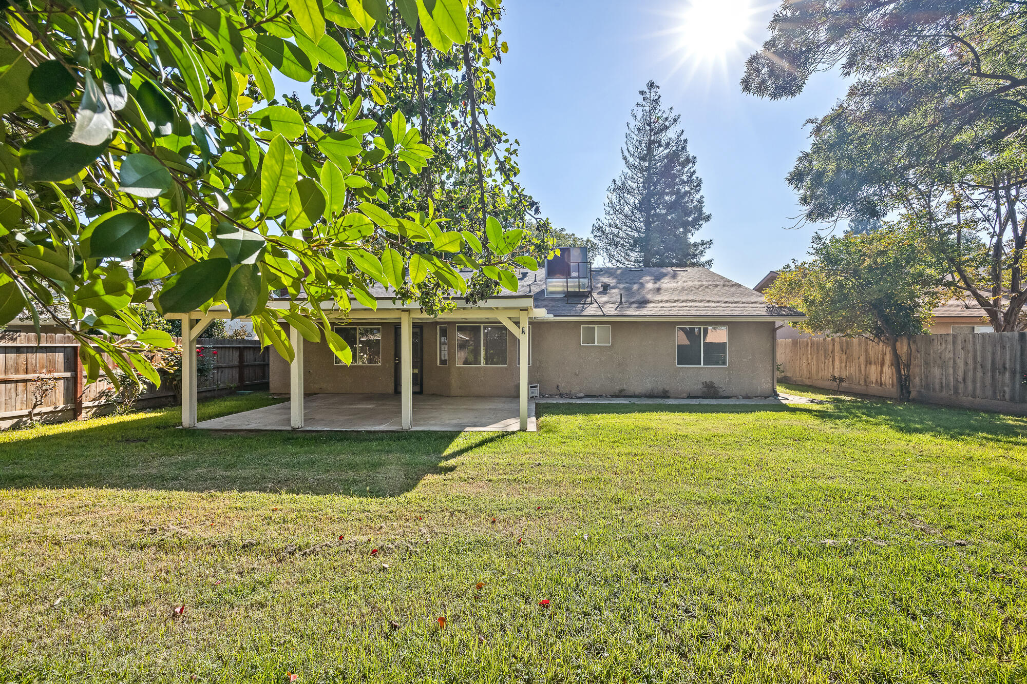 5946 W Howard Ct, Visalia, CA 93277