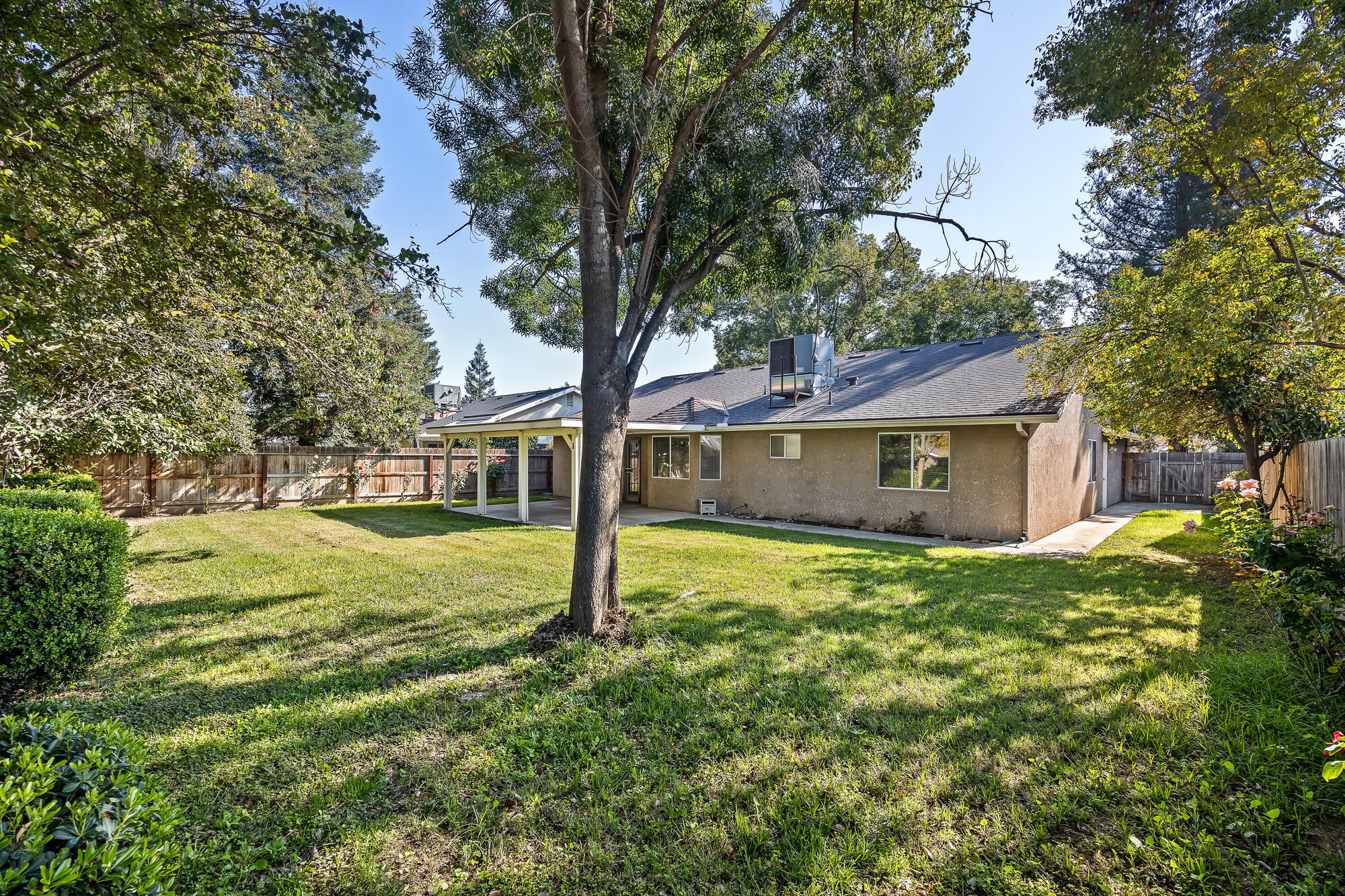 5946 W Howard Ct, Visalia, CA 93277