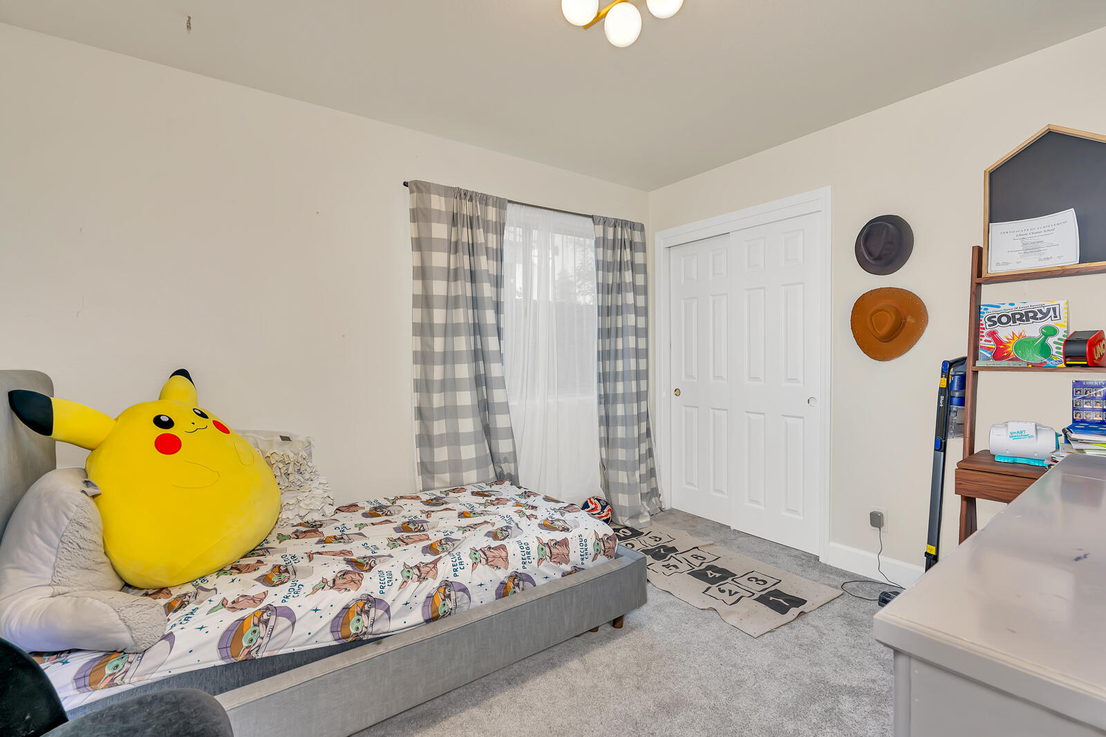 4239 W Cambridge Ave, Fresno, CA 93722