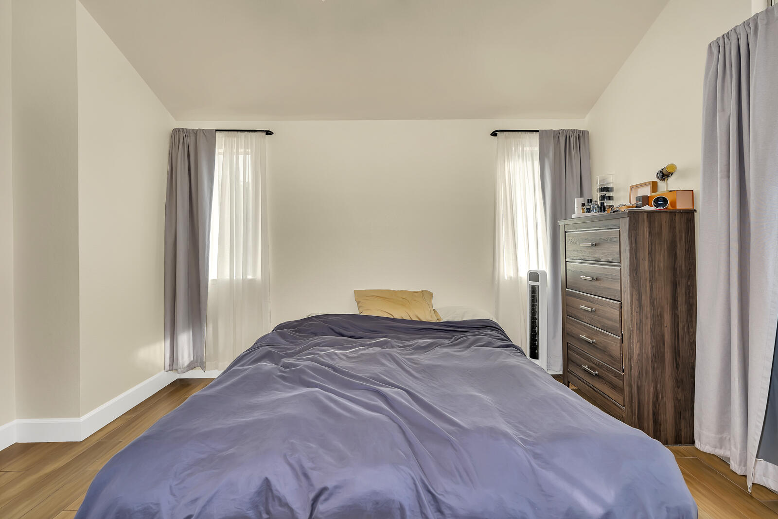 4239 W Cambridge Ave, Fresno, CA 93722