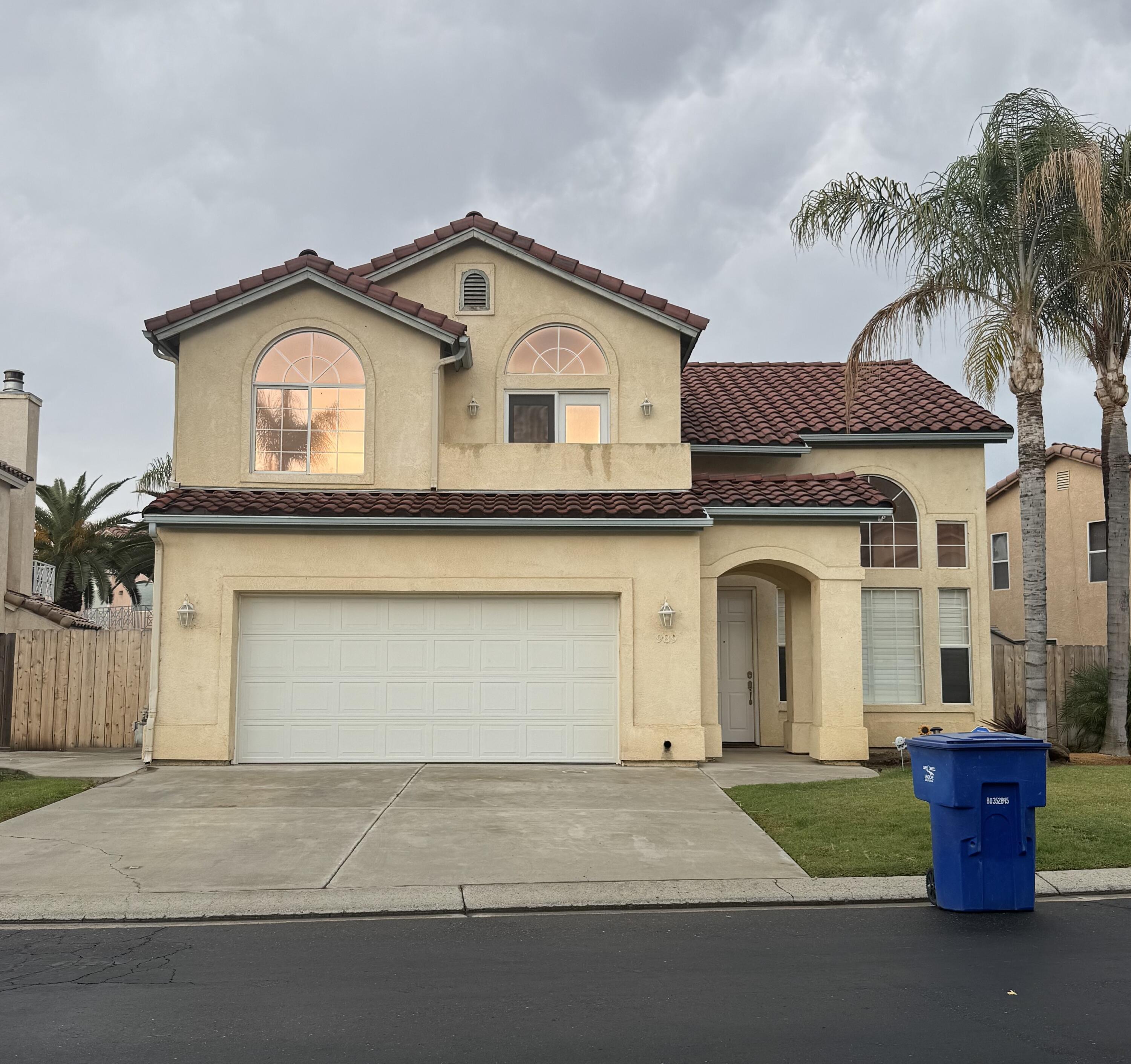 989 Laguna Dr, Lemoore, CA 93245