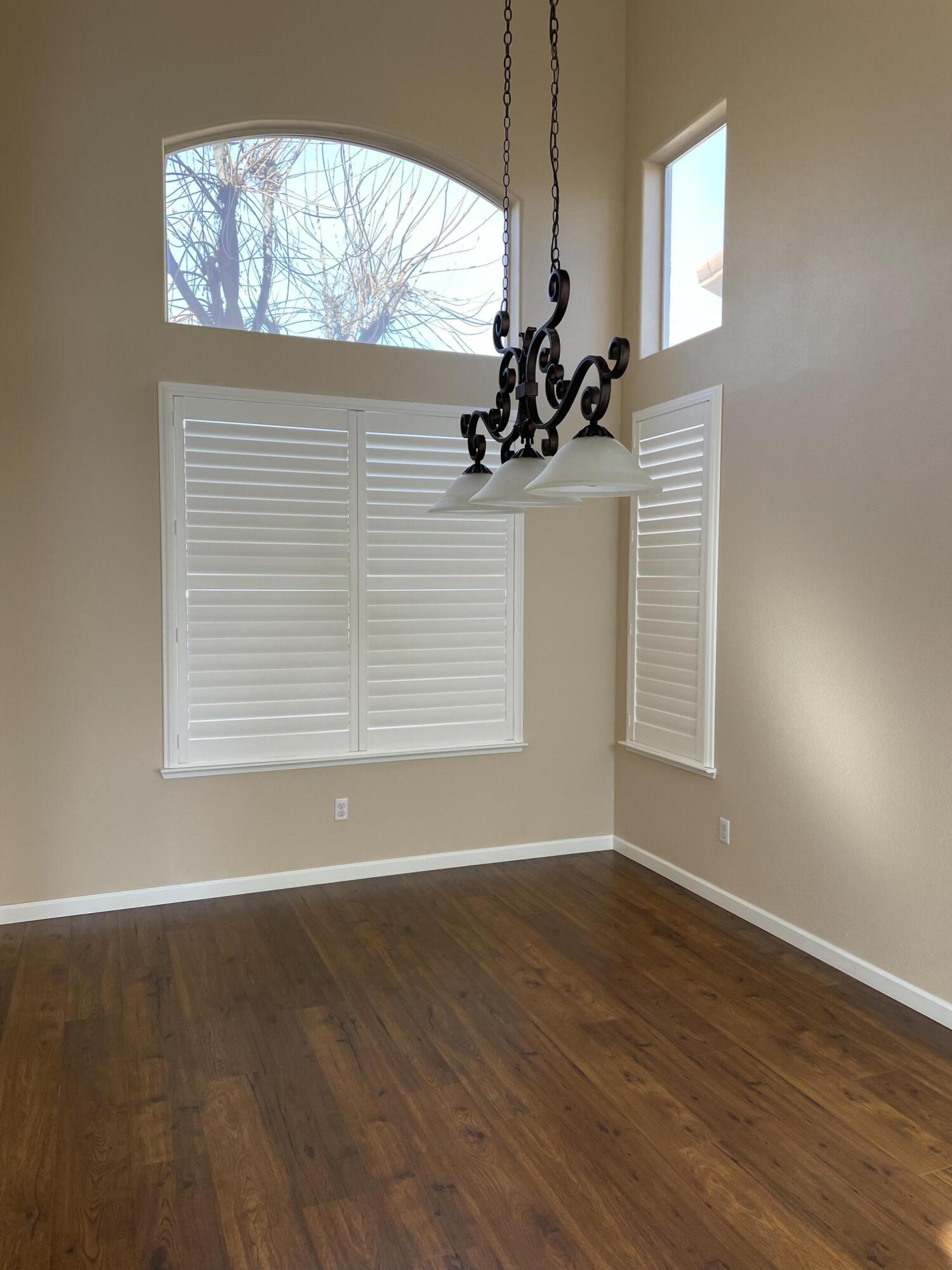 989 Laguna Dr, Lemoore, CA 93245