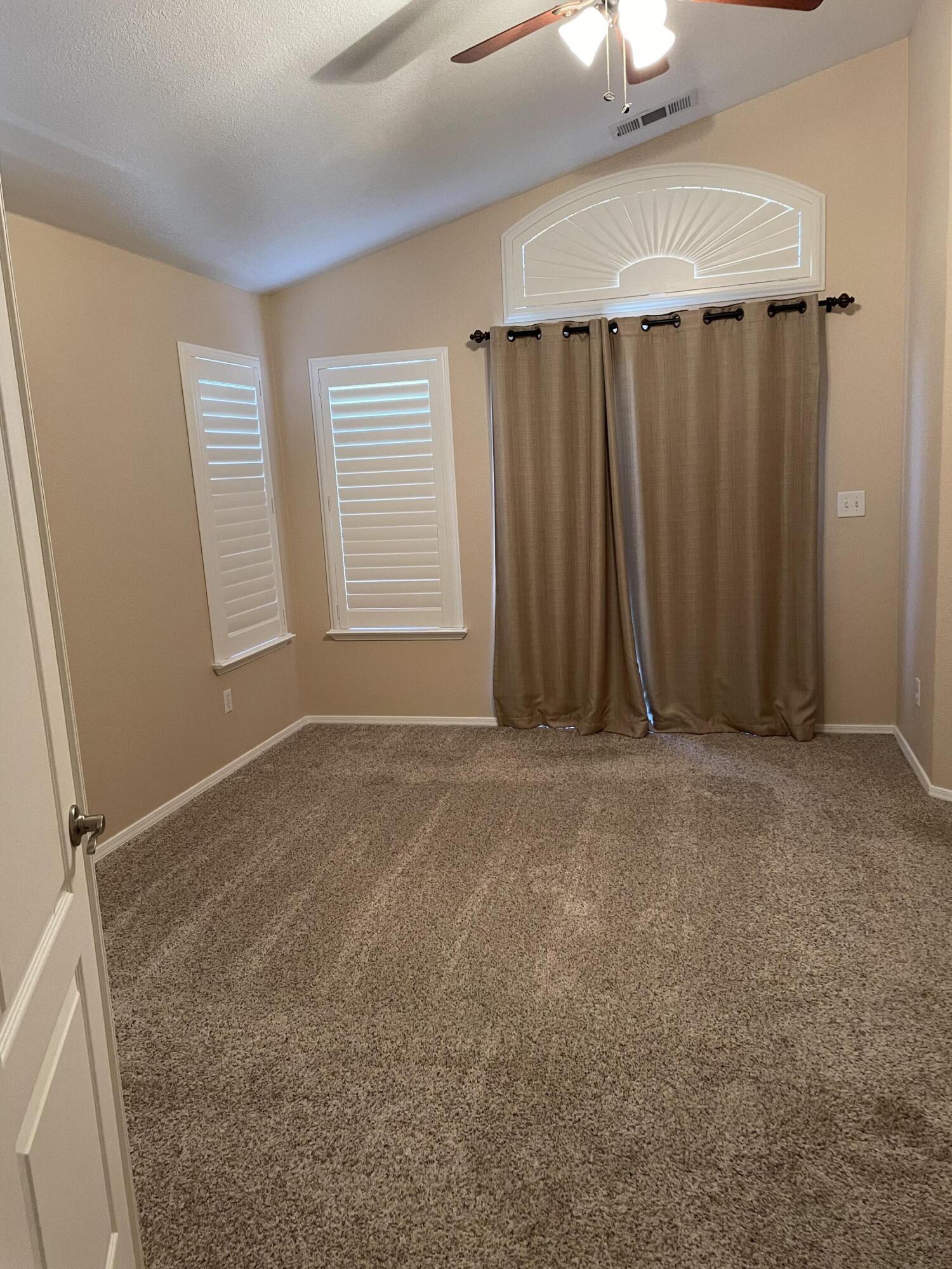 989 Laguna Dr, Lemoore, CA 93245